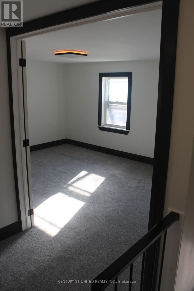 552 Bethune Street, Peterborough (Town Ward 3), Ontario  K9H 3Z5 - Photo 6 - X12941460