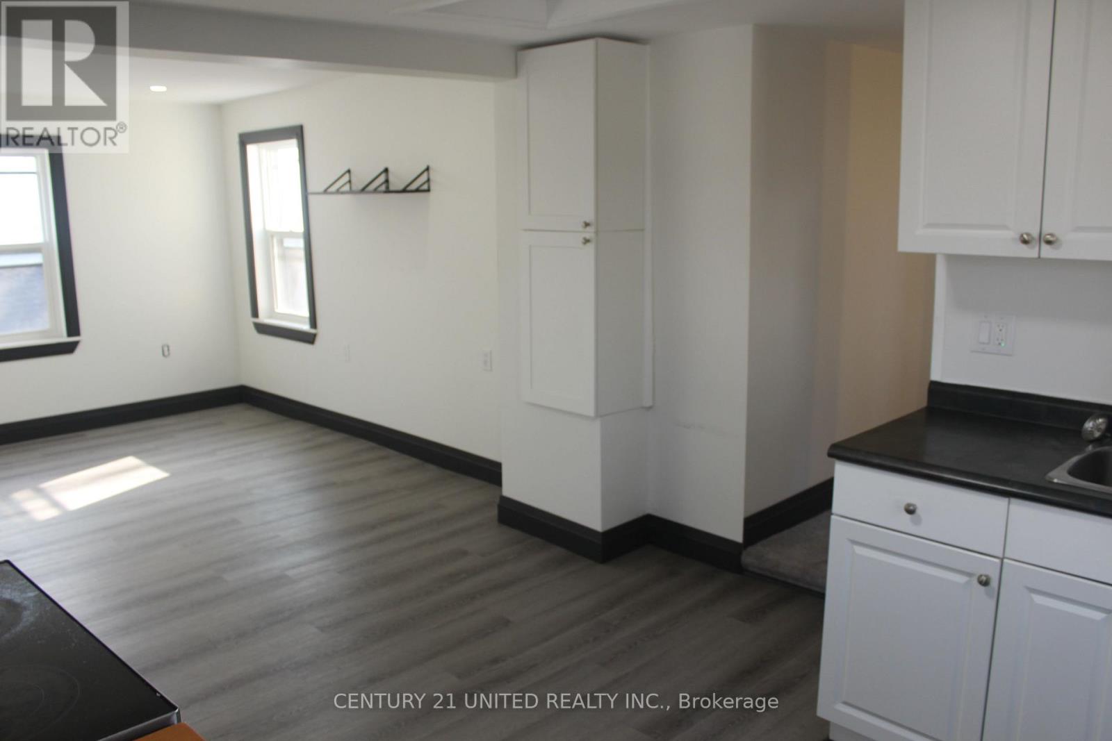 552 Bethune Street, Peterborough (Town Ward 3), Ontario  K9H 3Z5 - Photo 9 - X12941460