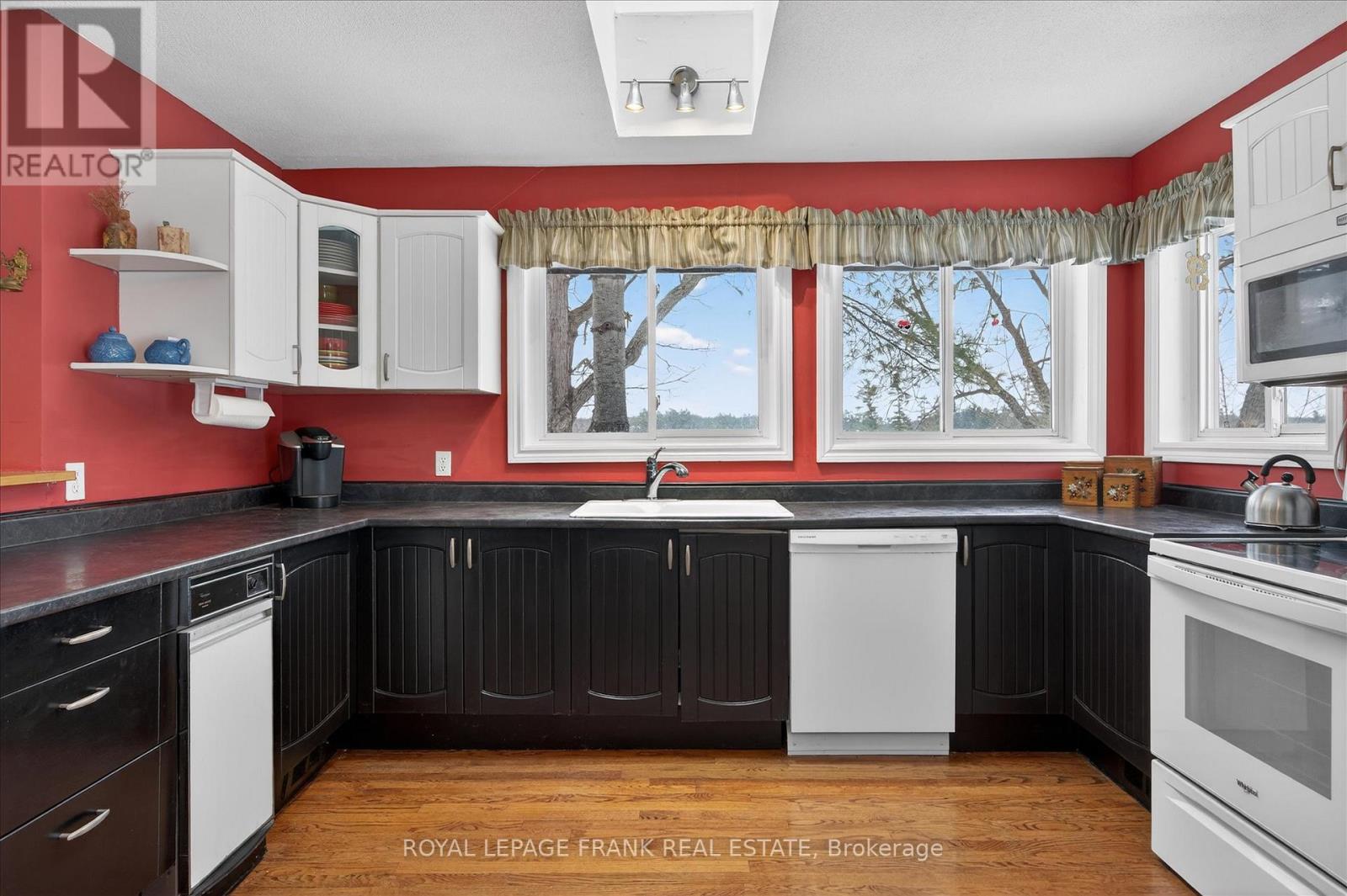 1855 South Bayshore Road E, Douro-Dummer, Ontario  K0L 2H0 - Photo 10 - X12943664