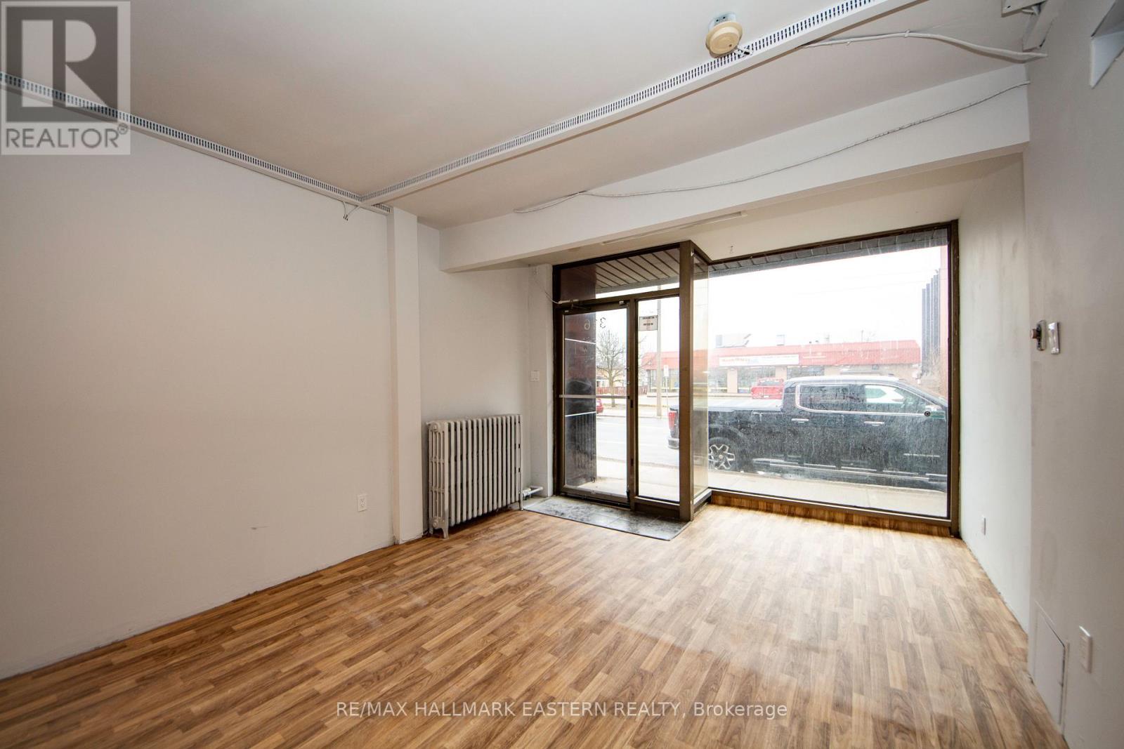 316 Charlotte Street, Peterborough (Town Ward 3), Ontario  K9J 2V7 - Photo 3 - X12944218