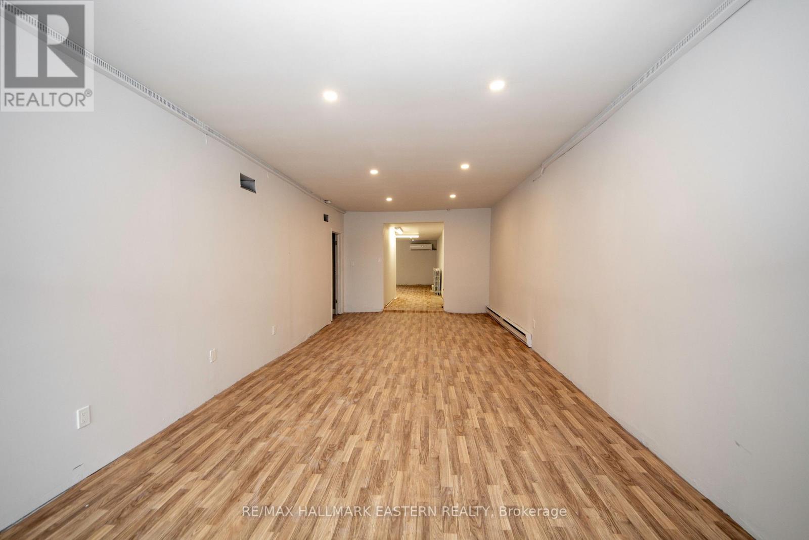 316 Charlotte Street, Peterborough (Town Ward 3), Ontario  K9J 2V7 - Photo 5 - X12944218