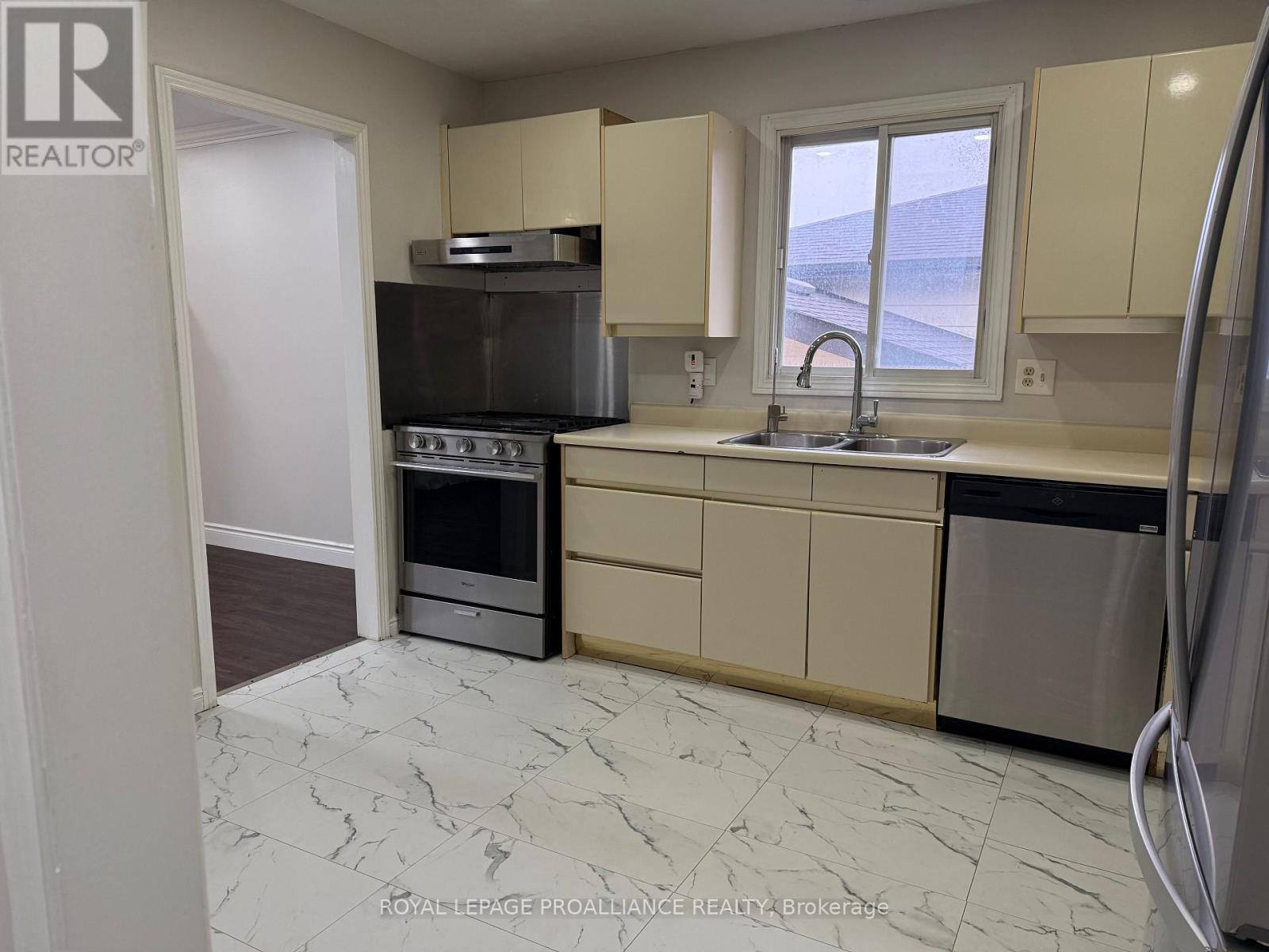 Main Floor - 939 Dainard Drive, Peterborough (Monaghan Ward 2), Ontario  K9K 2A7 - Photo 7 - X12944650