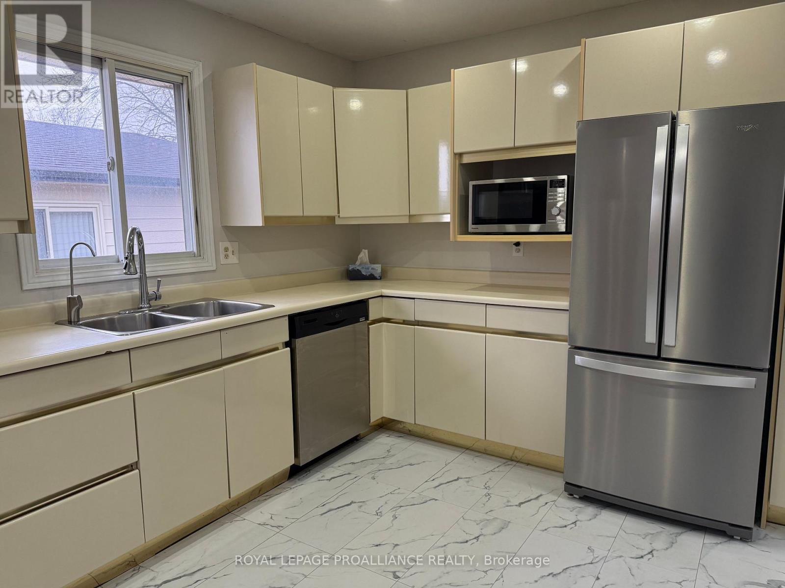 Main Floor - 939 Dainard Drive, Peterborough (Monaghan Ward 2), Ontario  K9K 2A7 - Photo 8 - X12944650