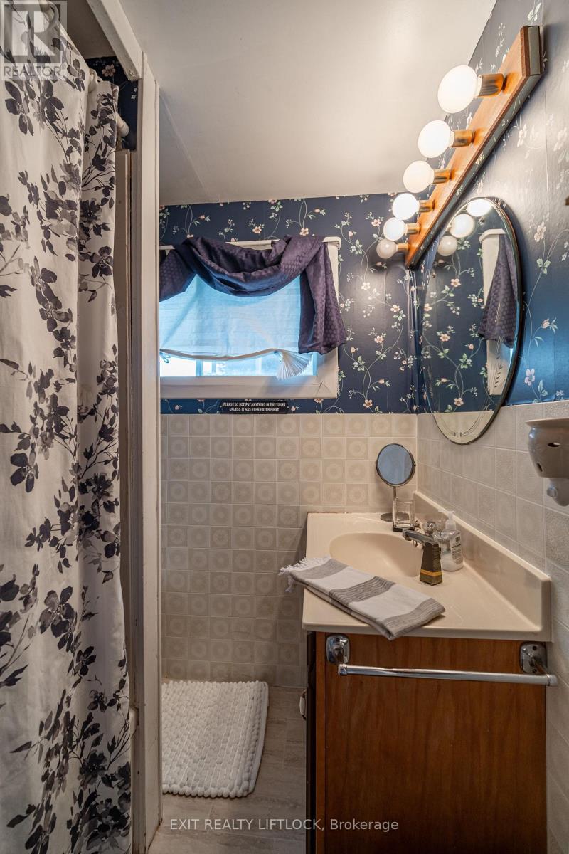 854 Fife's Bay Marina Lane, Selwyn, Ontario  K9J 6X3 - Photo 27 - X12944824