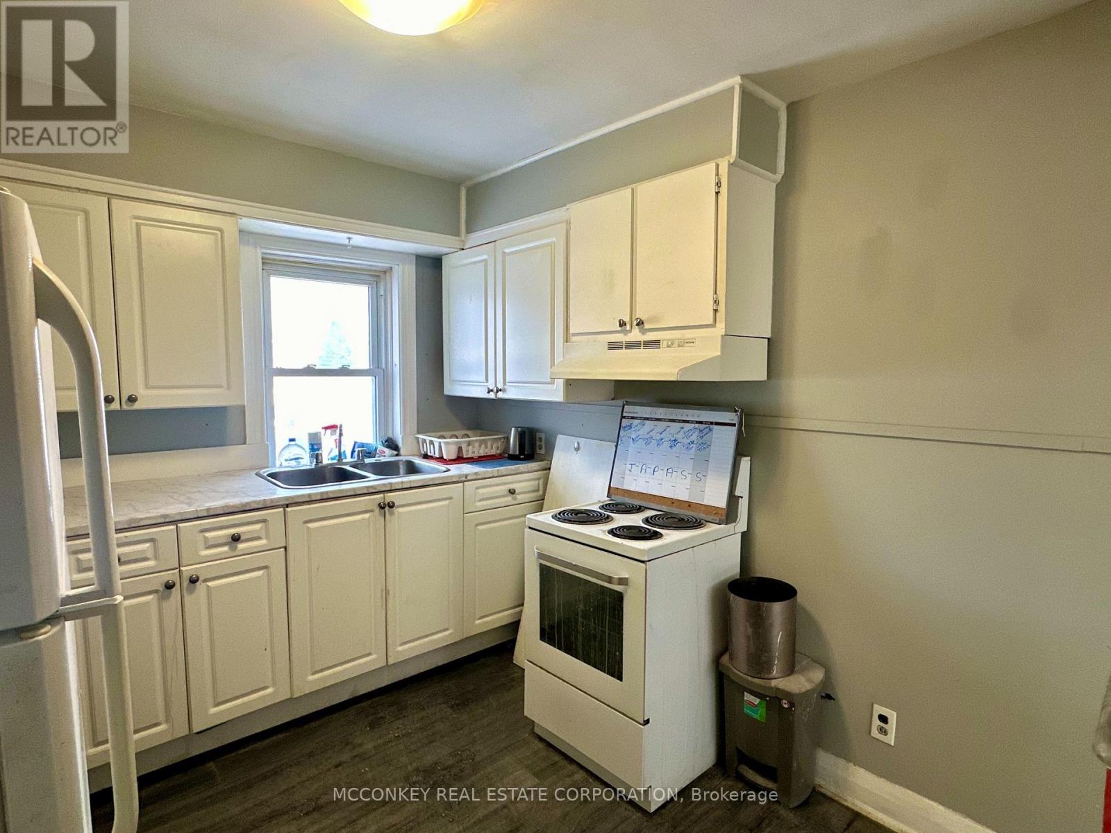 Upper - 324 Charlotte Street, Peterborough (Town Ward 3), Ontario  K9J 2V7 - Photo 12 - X12945044