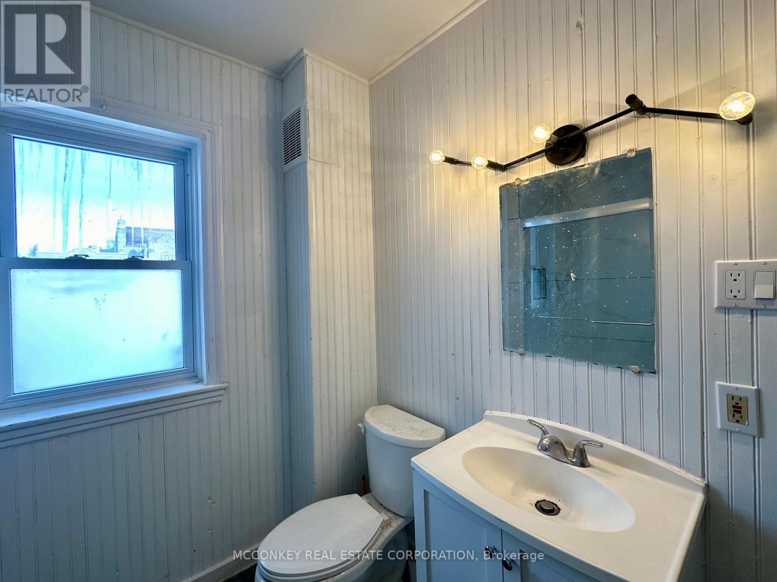 Upper - 324 Charlotte Street, Peterborough (Town Ward 3), Ontario  K9J 2V7 - Photo 14 - X12945044