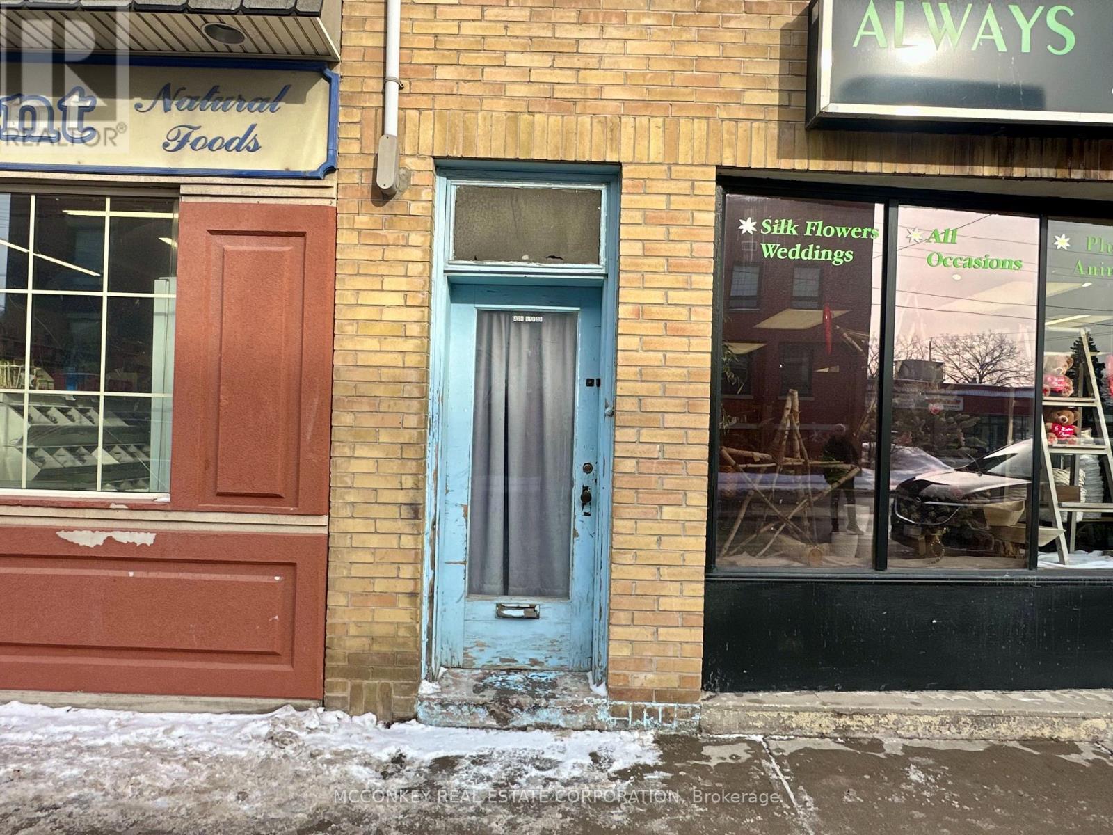 Upper - 324 Charlotte Street, Peterborough (Town Ward 3), Ontario  K9J 2V7 - Photo 2 - X12945044