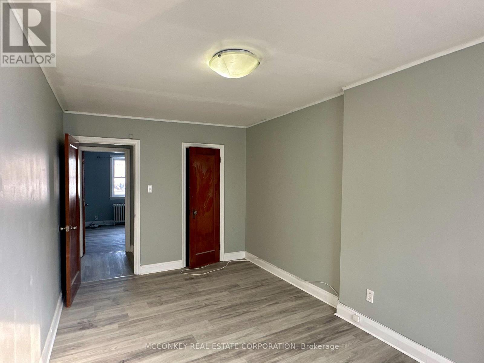 Upper - 324 Charlotte Street, Peterborough (Town Ward 3), Ontario  K9J 2V7 - Photo 8 - X12945044