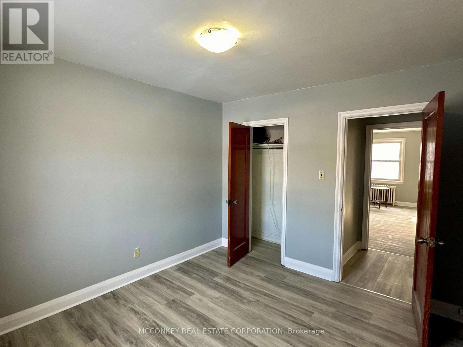 Upper - 324 Charlotte Street, Peterborough (Town Ward 3), Ontario  K9J 2V7 - Photo 9 - X12945044