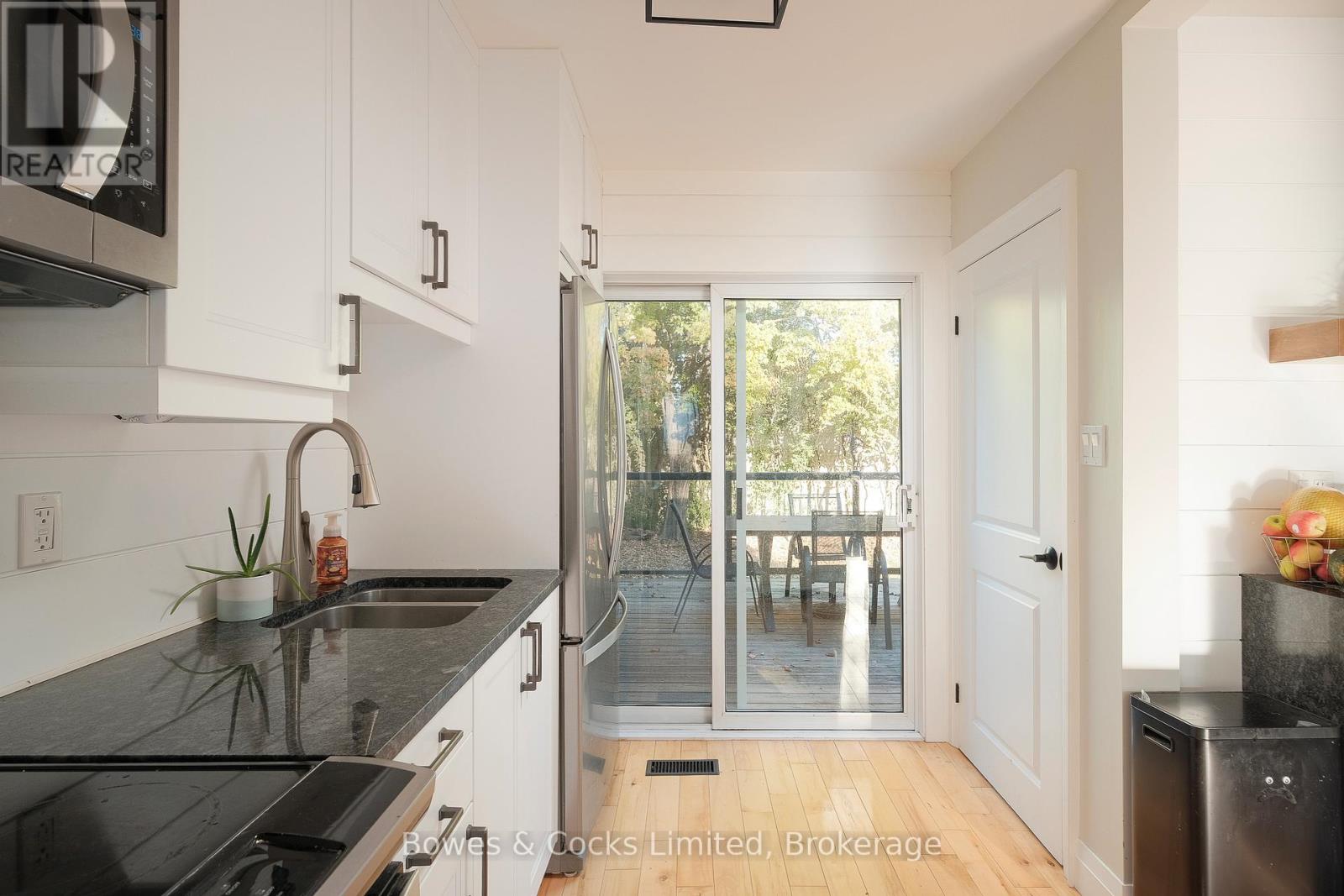 1462 Westbrook Drive, Peterborough (Monaghan Ward 2), Ontario  K9J 6R4 - Photo 8 - X12946496