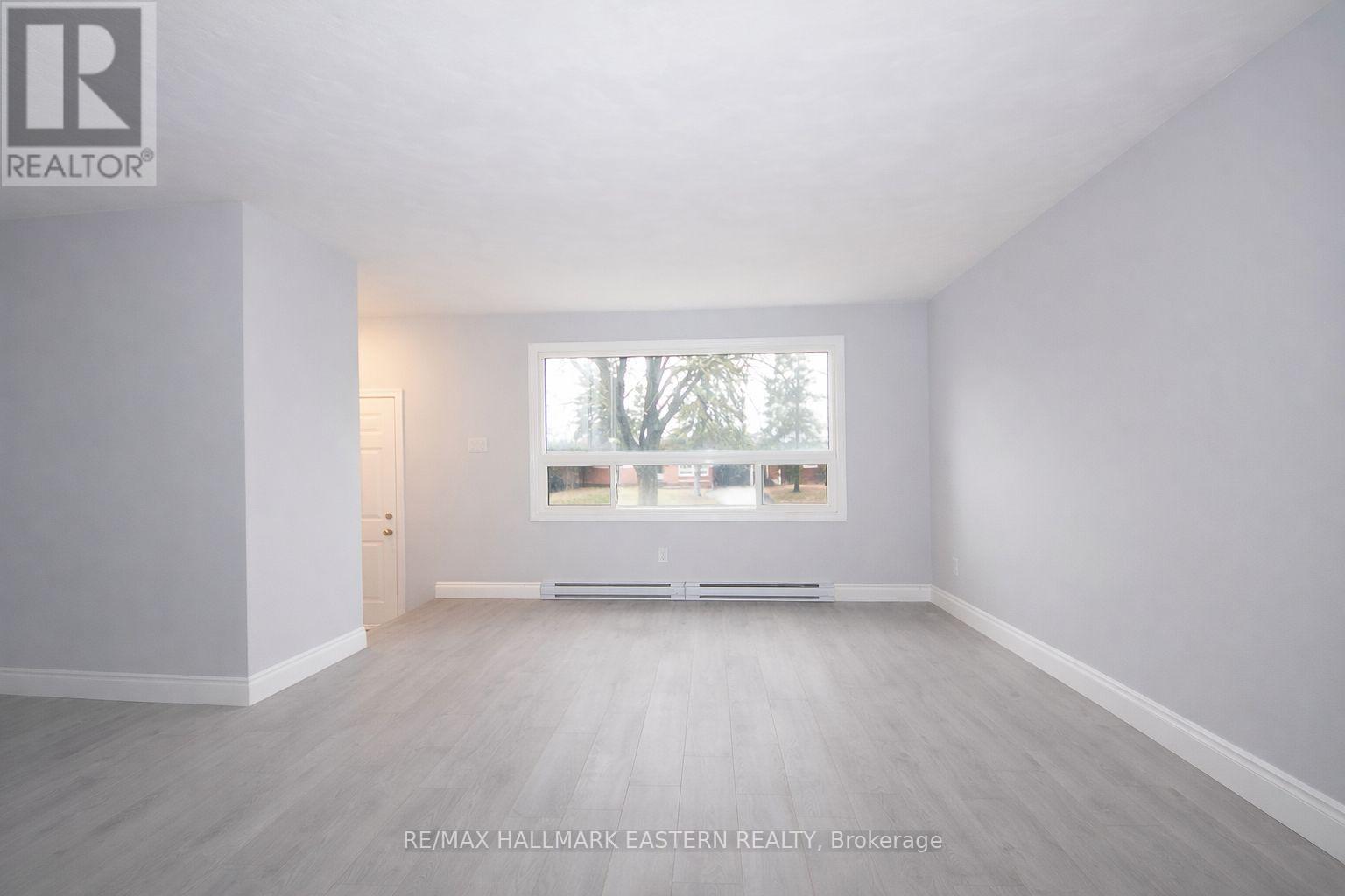 24a Springbrook Drive, Peterborough (Monaghan Ward 2), Ontario  K9J 1L1 - Photo 4 - X12947408