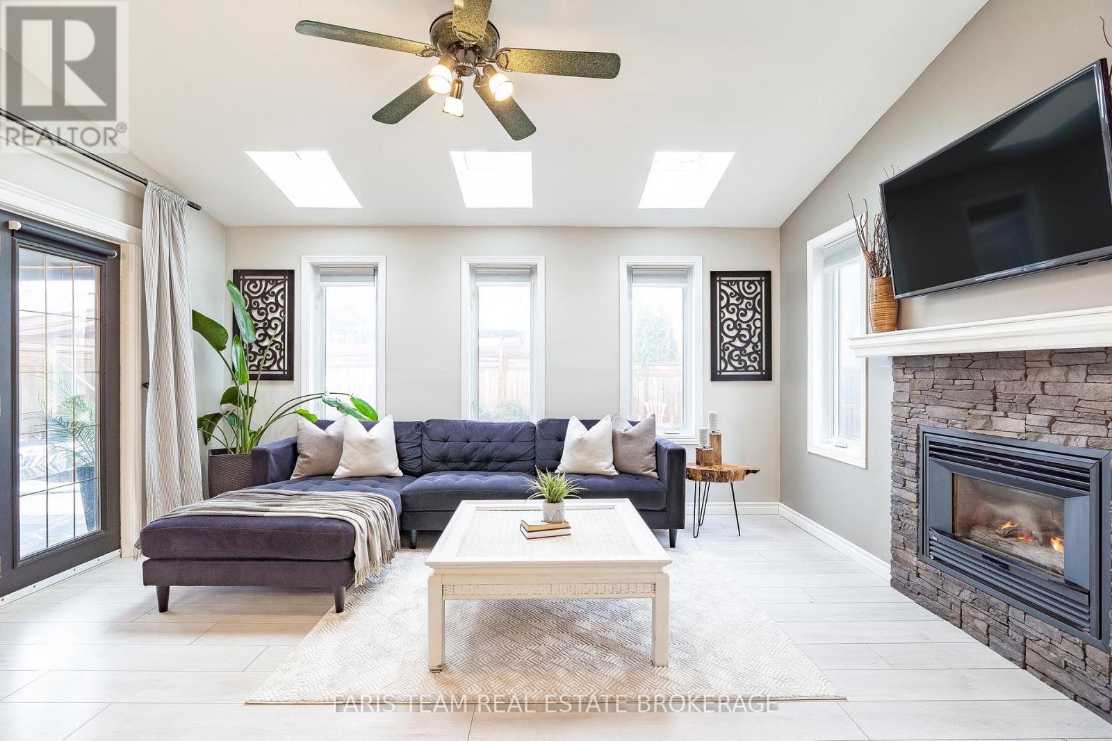 44 Regent Street, Kawartha Lakes (Lindsay), Ontario  K9V 3V2 - Photo 12 - X12949078