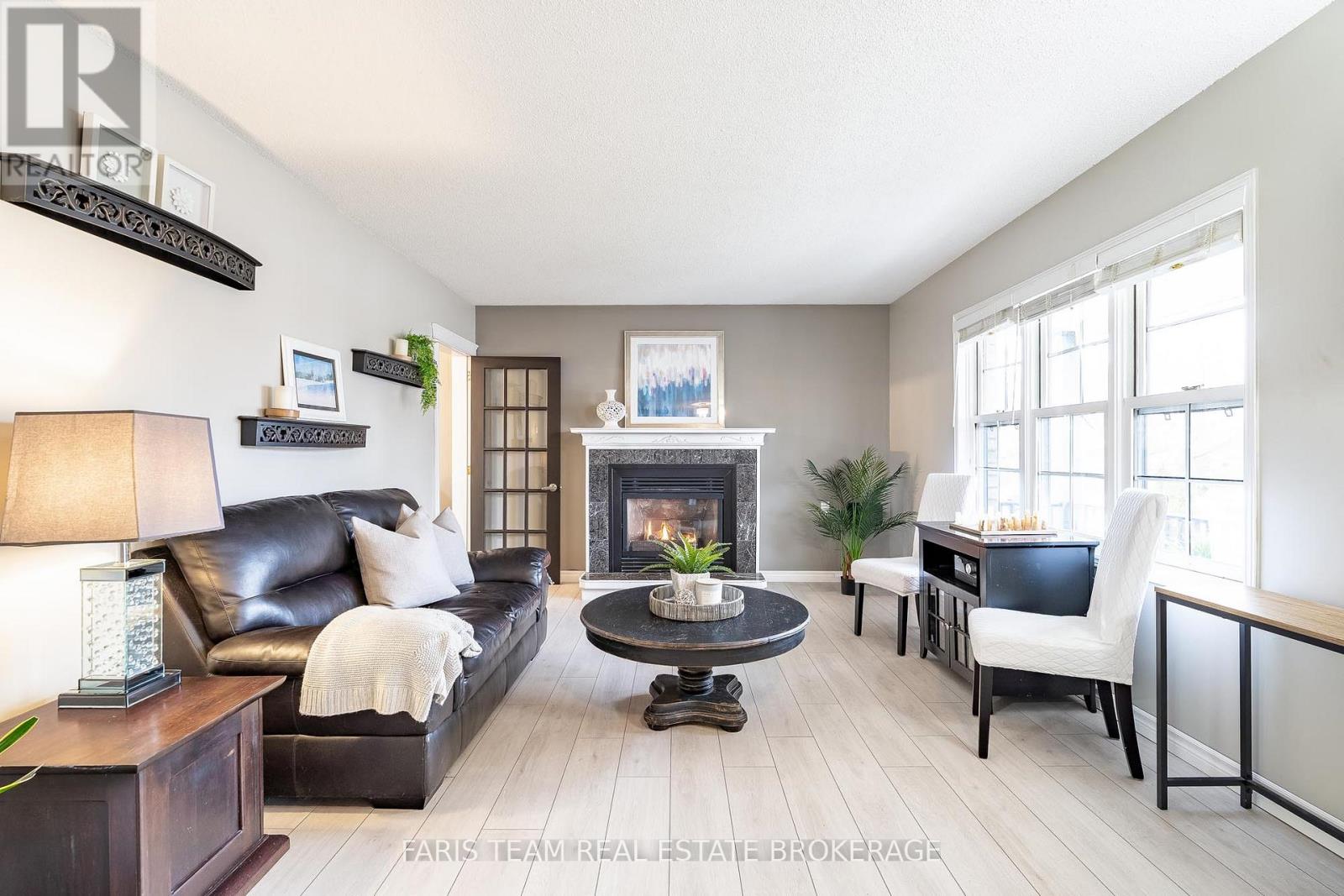 44 Regent Street, Kawartha Lakes (Lindsay), Ontario  K9V 3V2 - Photo 15 - X12949078