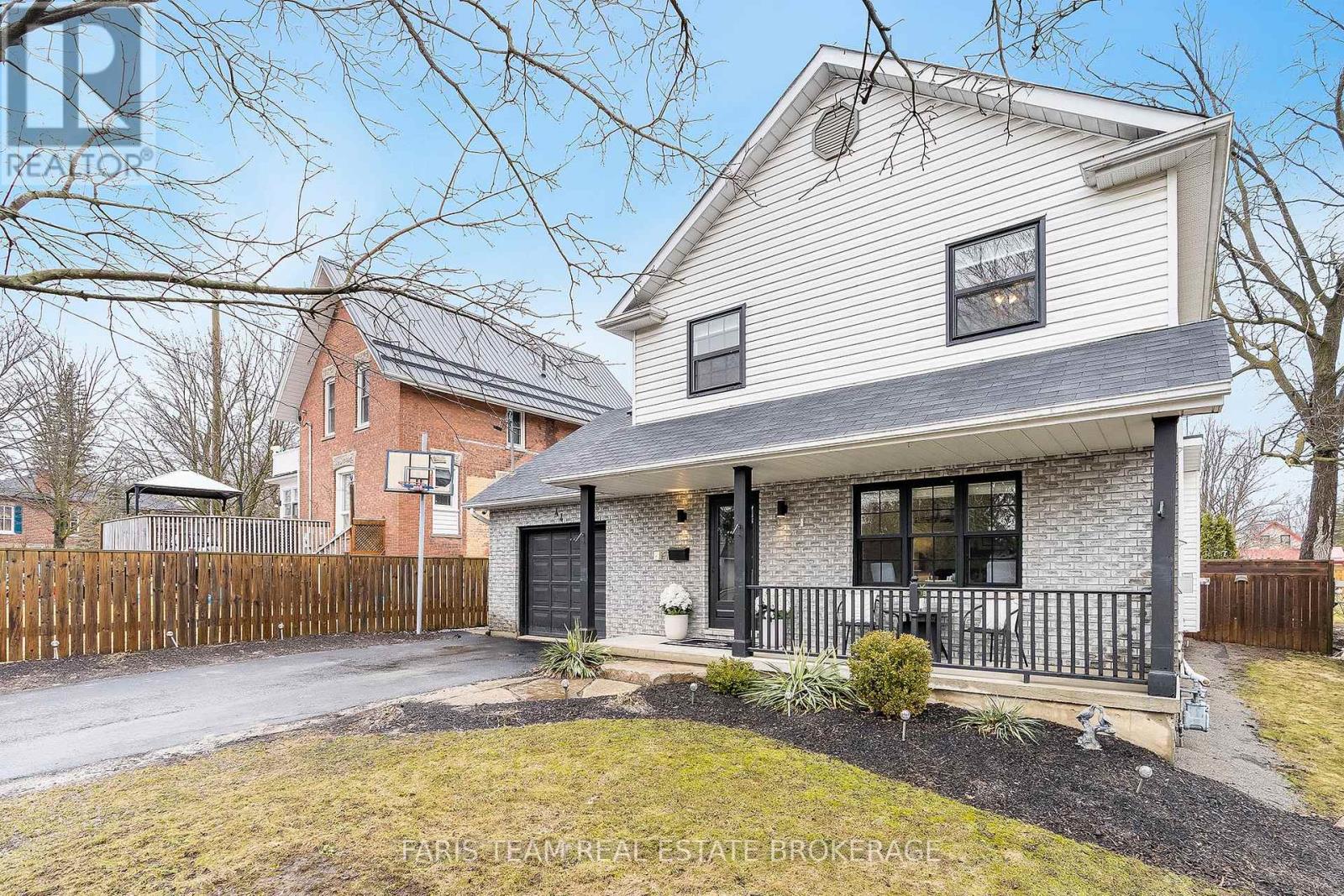 44 Regent Street, Kawartha Lakes (Lindsay), Ontario  K9V 3V2 - Photo 2 - X12949078