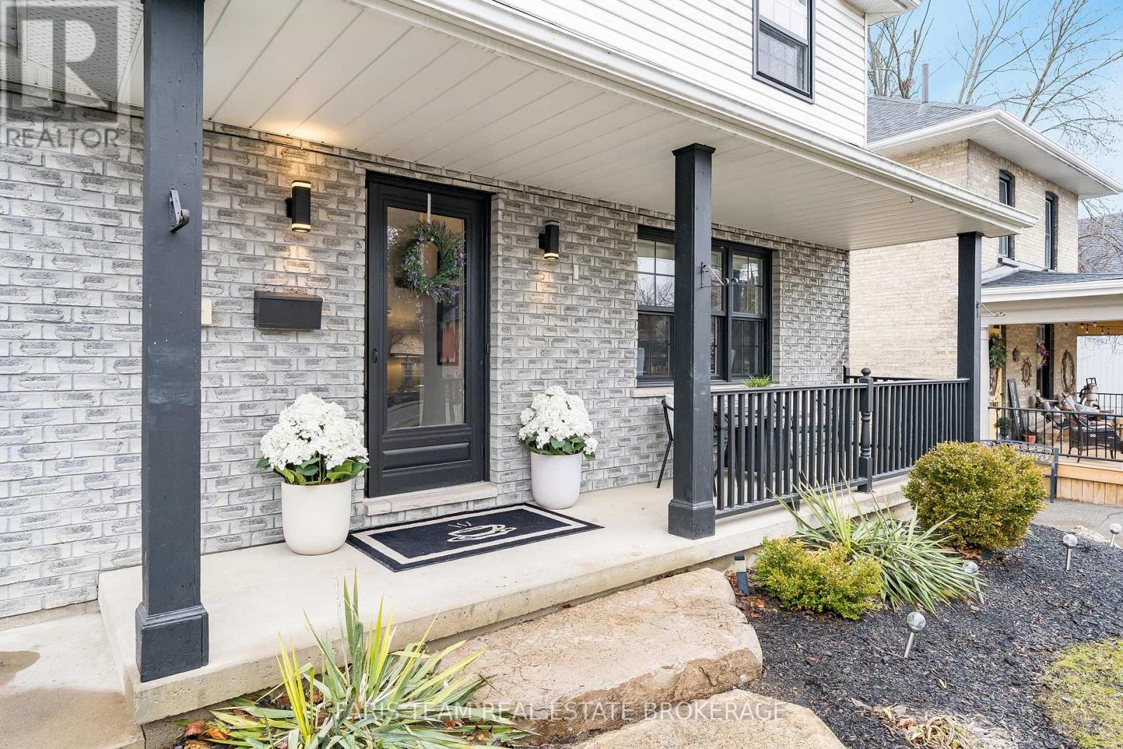 44 Regent Street, Kawartha Lakes (Lindsay), Ontario  K9V 3V2 - Photo 3 - X12949078