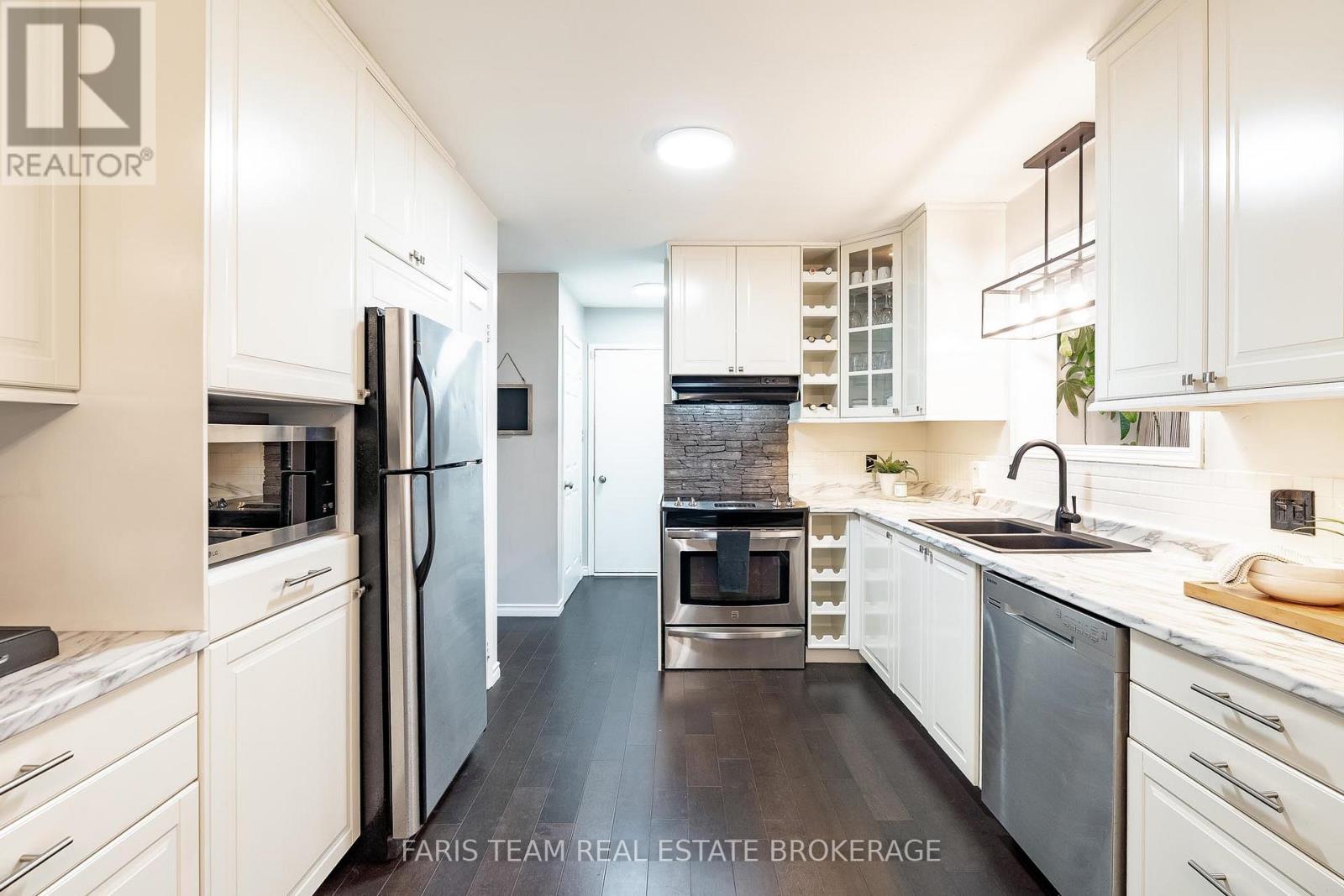 44 Regent Street, Kawartha Lakes (Lindsay), Ontario  K9V 3V2 - Photo 4 - X12949078