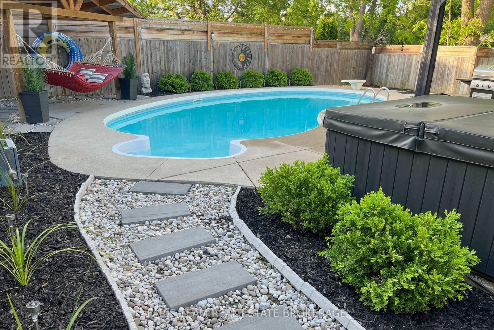 44 Regent Street, Kawartha Lakes (Lindsay), Ontario  K9V 3V2 - Photo 47 - X12949078