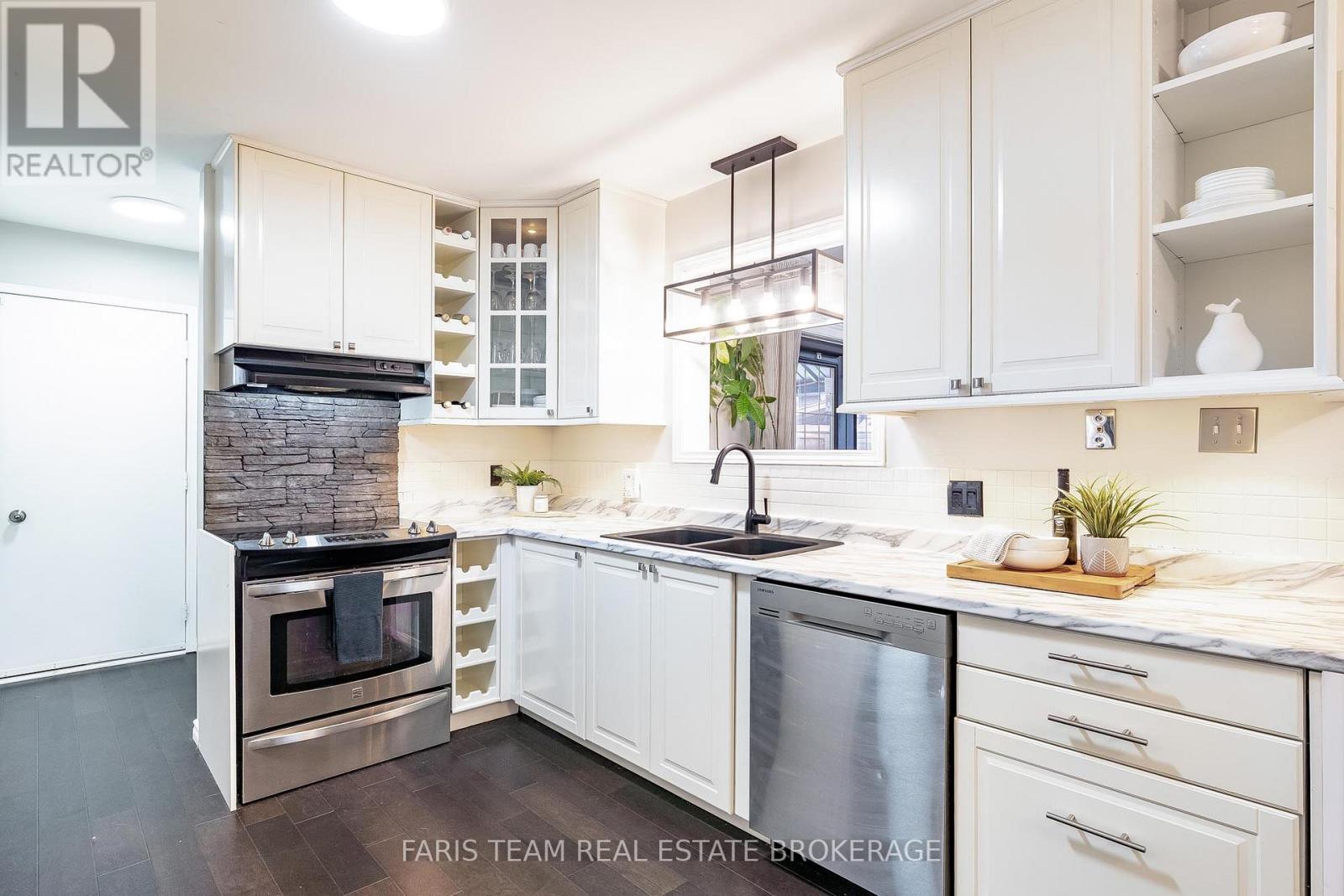 44 Regent Street, Kawartha Lakes (Lindsay), Ontario  K9V 3V2 - Photo 5 - X12949078