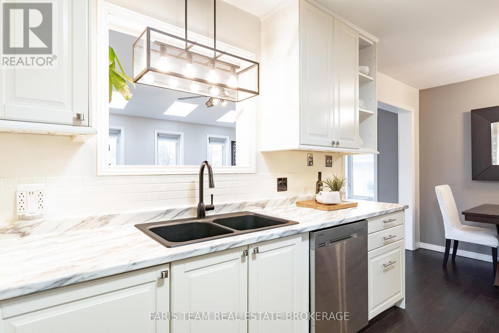 44 Regent Street, Kawartha Lakes (Lindsay), Ontario  K9V 3V2 - Photo 6 - X12949078