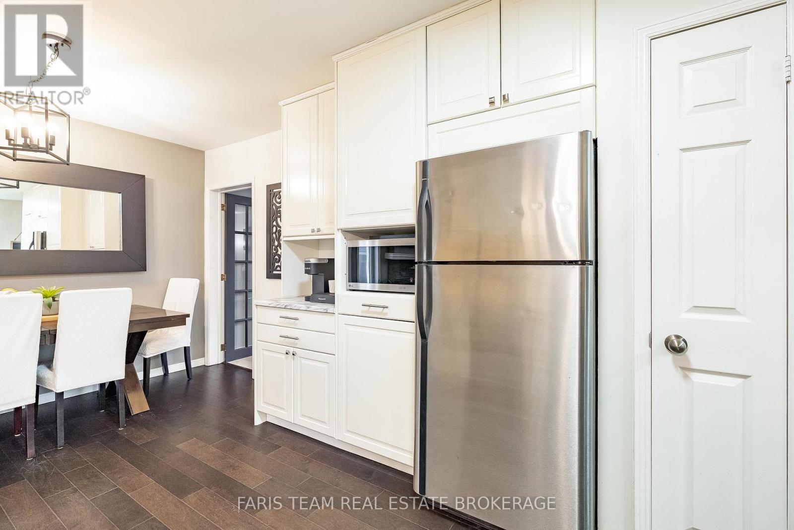 44 Regent Street, Kawartha Lakes (Lindsay), Ontario  K9V 3V2 - Photo 8 - X12949078