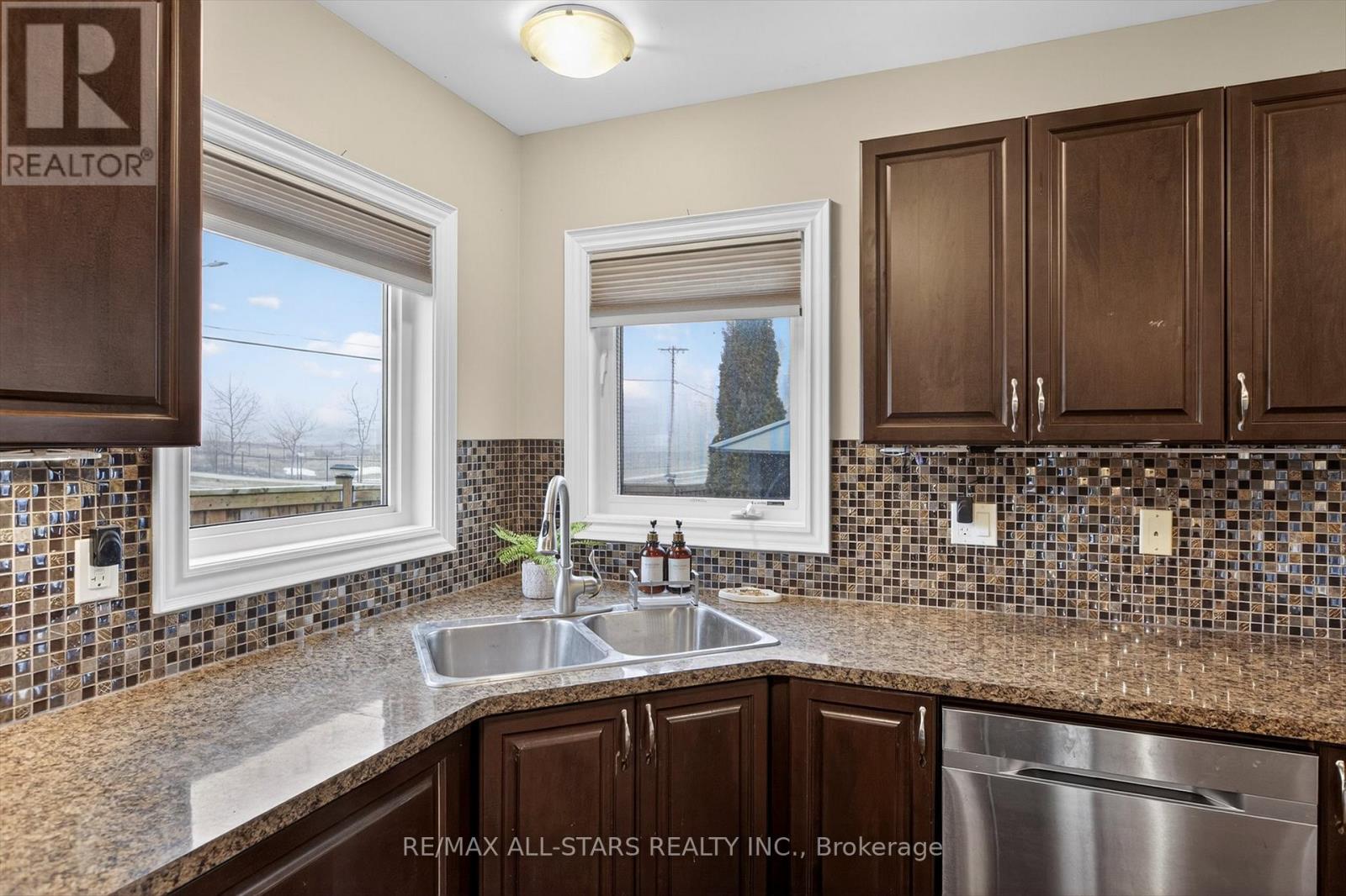 2 Lisbeth Crescent, Kawartha Lakes (Lindsay), Ontario  K9V 0C9 - Photo 14 - X12949252