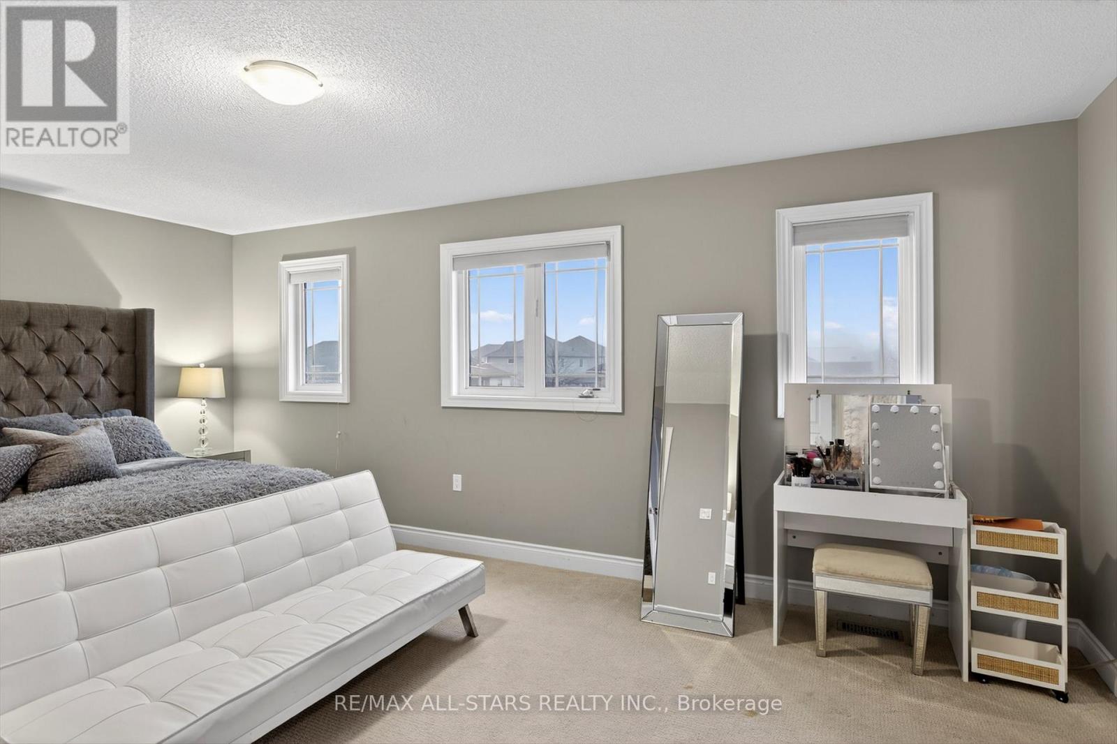 2 Lisbeth Crescent, Kawartha Lakes (Lindsay), Ontario  K9V 0C9 - Photo 22 - X12949252