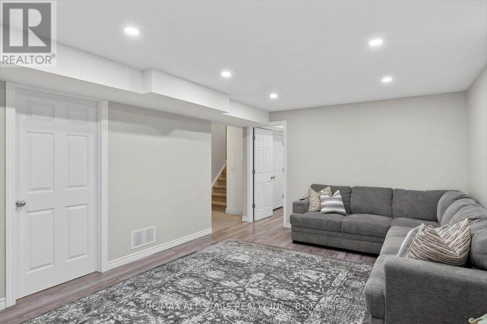 2 Lisbeth Crescent, Kawartha Lakes (Lindsay), Ontario  K9V 0C9 - Photo 30 - X12949252