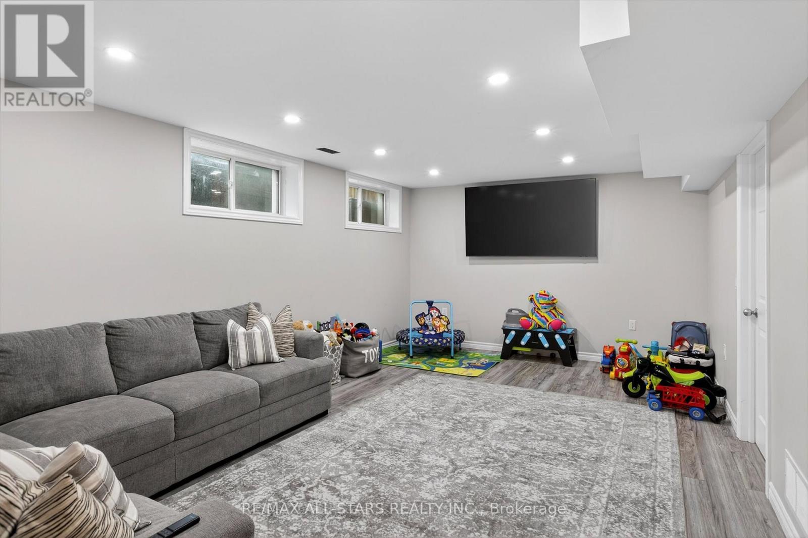 2 Lisbeth Crescent, Kawartha Lakes (Lindsay), Ontario  K9V 0C9 - Photo 31 - X12949252