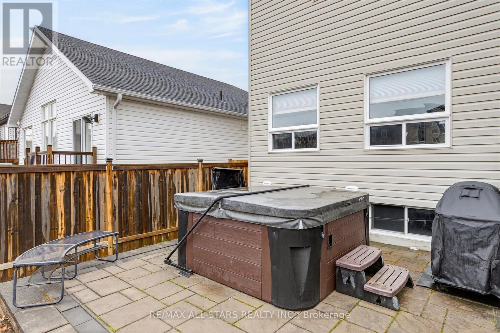 2 Lisbeth Crescent, Kawartha Lakes (Lindsay), Ontario  K9V 0C9 - Photo 40 - X12949252