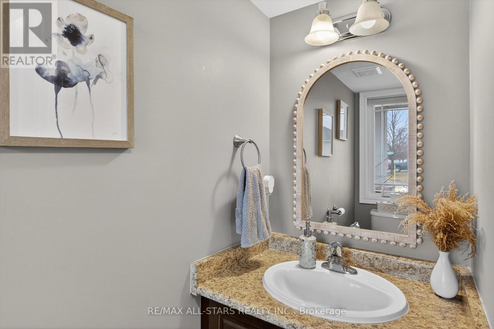 2 Lisbeth Crescent, Kawartha Lakes (Lindsay), Ontario  K9V 0C9 - Photo 5 - X12949252