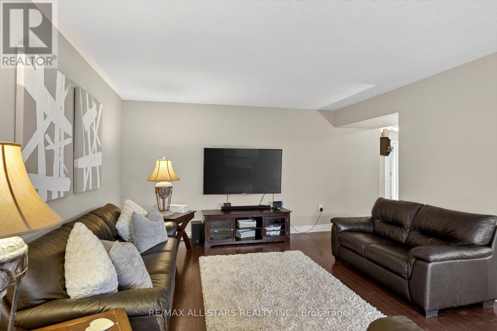 2 Lisbeth Crescent, Kawartha Lakes (Lindsay), Ontario  K9V 0C9 - Photo 7 - X12949252