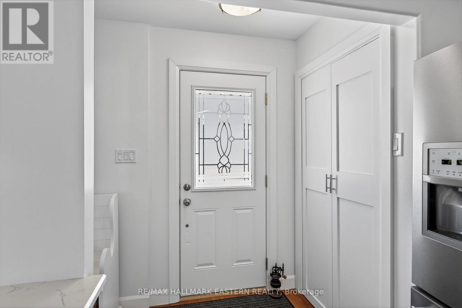 17 Margaret Avenue, Kawartha Lakes (Lindsay), Ontario  K9V 4E4 - Photo 4 - X12949382