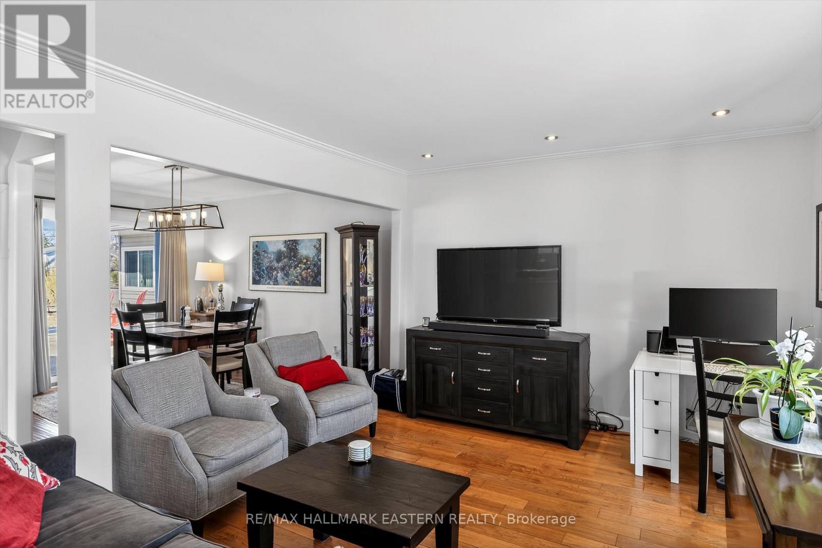 17 Margaret Avenue, Kawartha Lakes (Lindsay), Ontario  K9V 4E4 - Photo 6 - X12949382