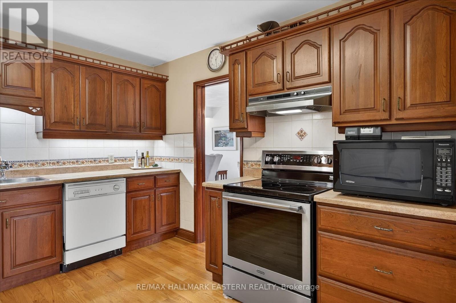 143 Ridgewood Road, Peterborough (Monaghan Ward 2), Ontario  K9J 1P2 - Photo 18 - X12949466