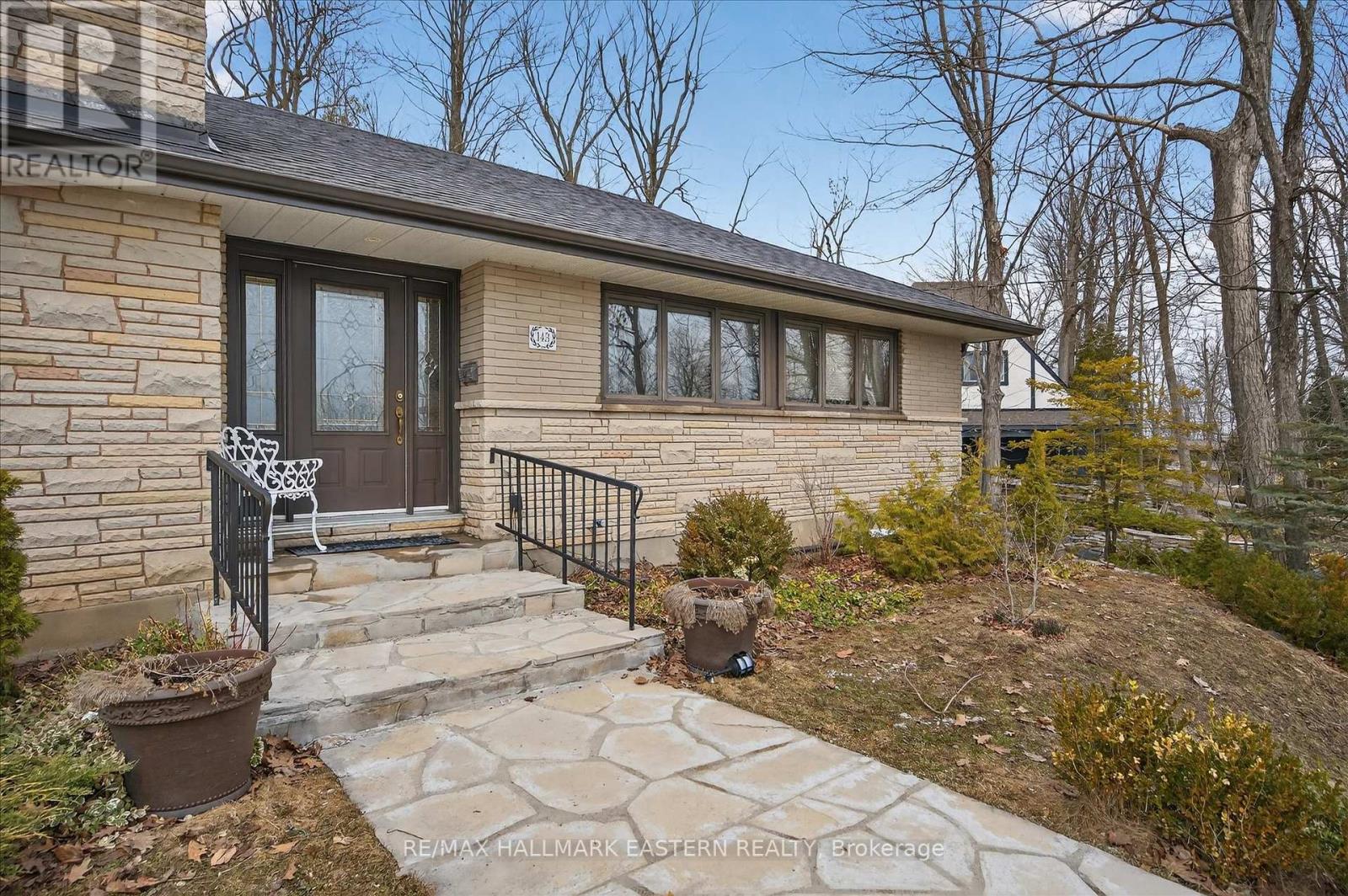 143 Ridgewood Road, Peterborough (Monaghan Ward 2), Ontario  K9J 1P2 - Photo 2 - X12949466