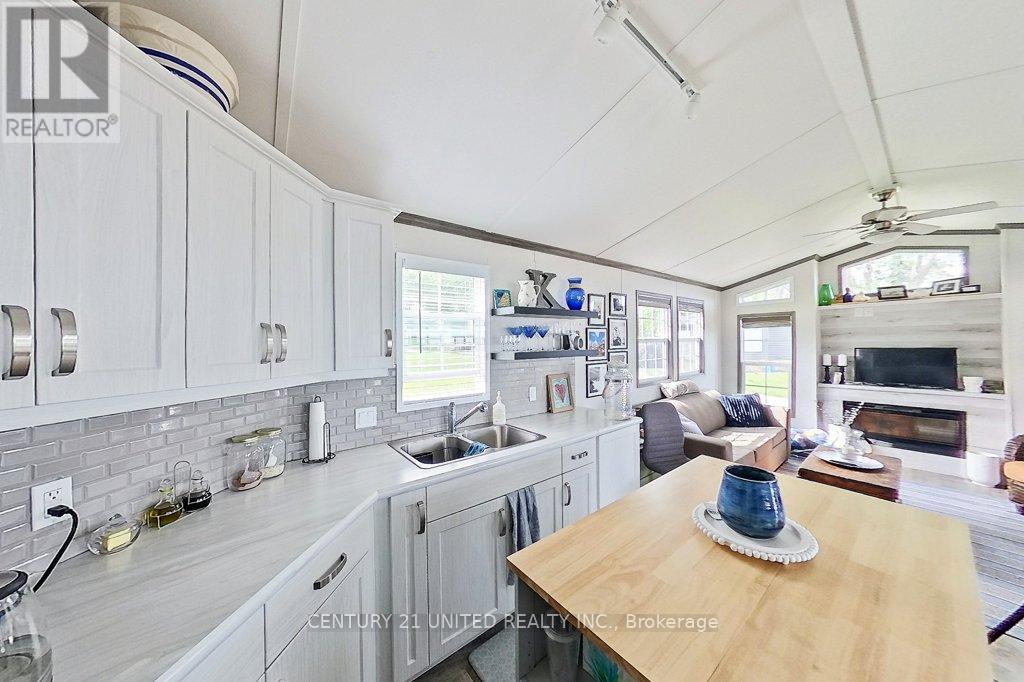 5 Marina Cres - 920 Skyline Road, Selwyn, Ontario  K0L 1T0 - Photo 17 - X12949852