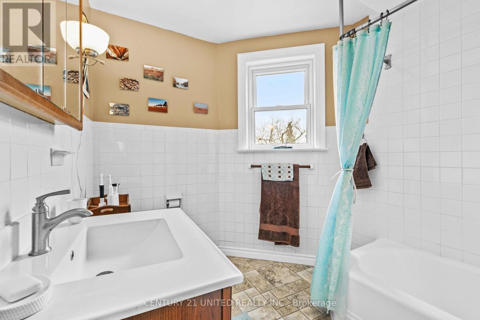 19 Anne Street, Peterborough (Town Ward 3), Ontario  K9J 4S3 - Photo 19 - X12950418