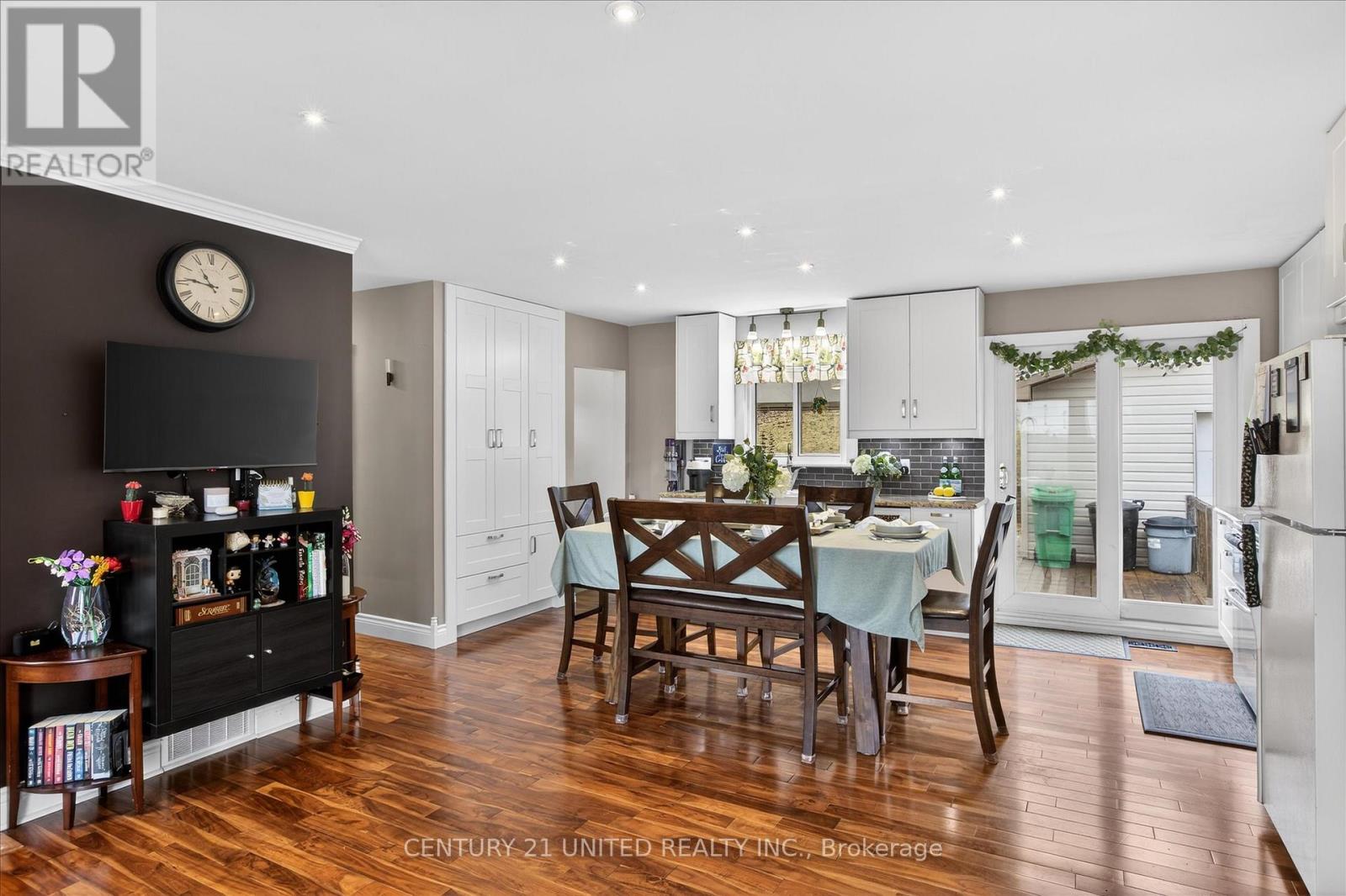 578 Hillside Street, Peterborough (Northcrest Ward 5), Ontario  K9H 5N6 - Photo 6 - X12950686