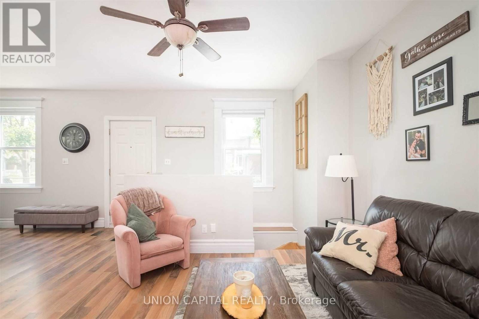 A - 207 Perry Street, Peterborough (Town Ward 3), Ontario  K9J 2H9 - Photo 3 - X12950296