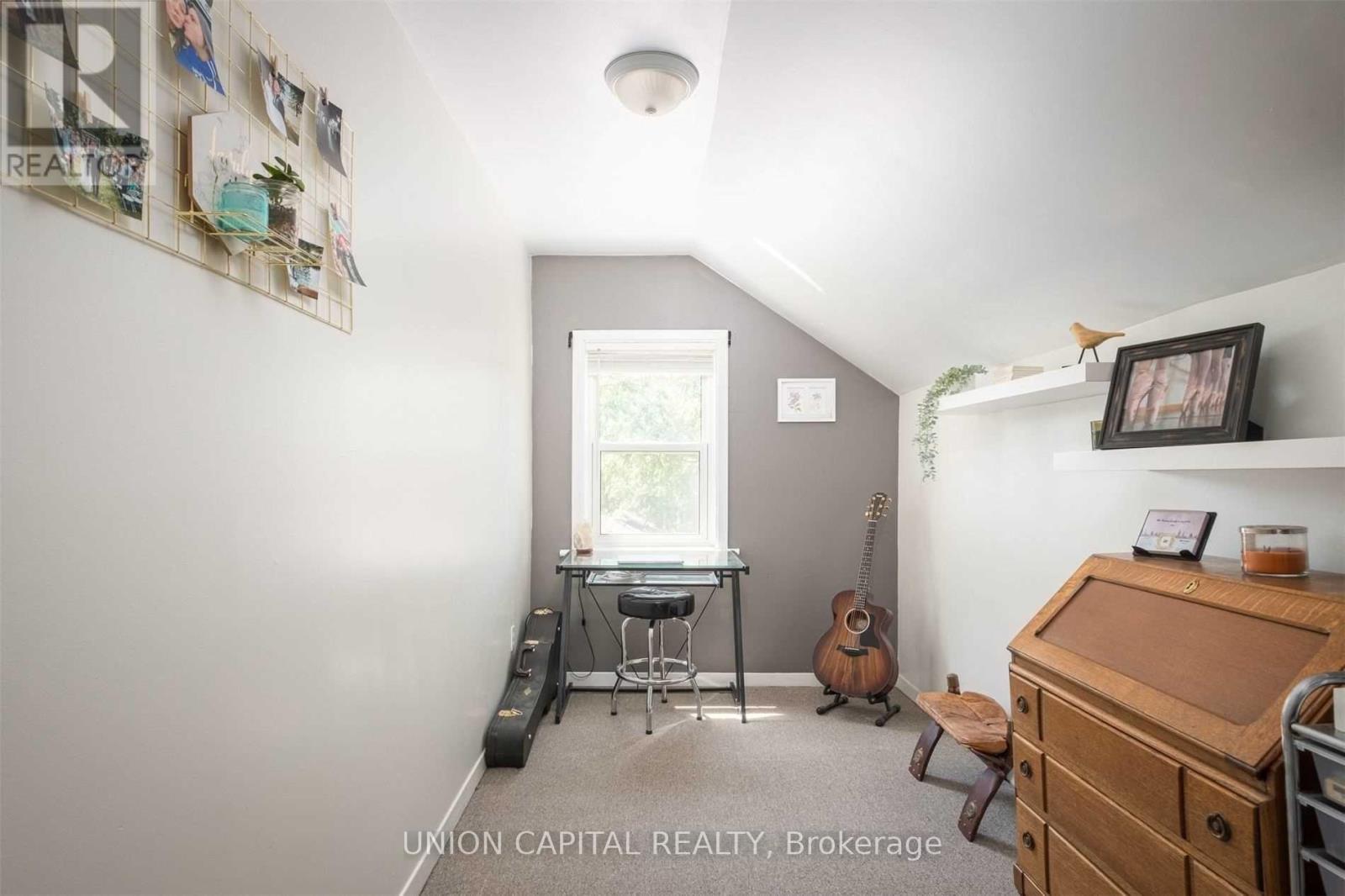 A - 207 Perry Street, Peterborough (Town Ward 3), Ontario  K9J 2H9 - Photo 4 - X12950296