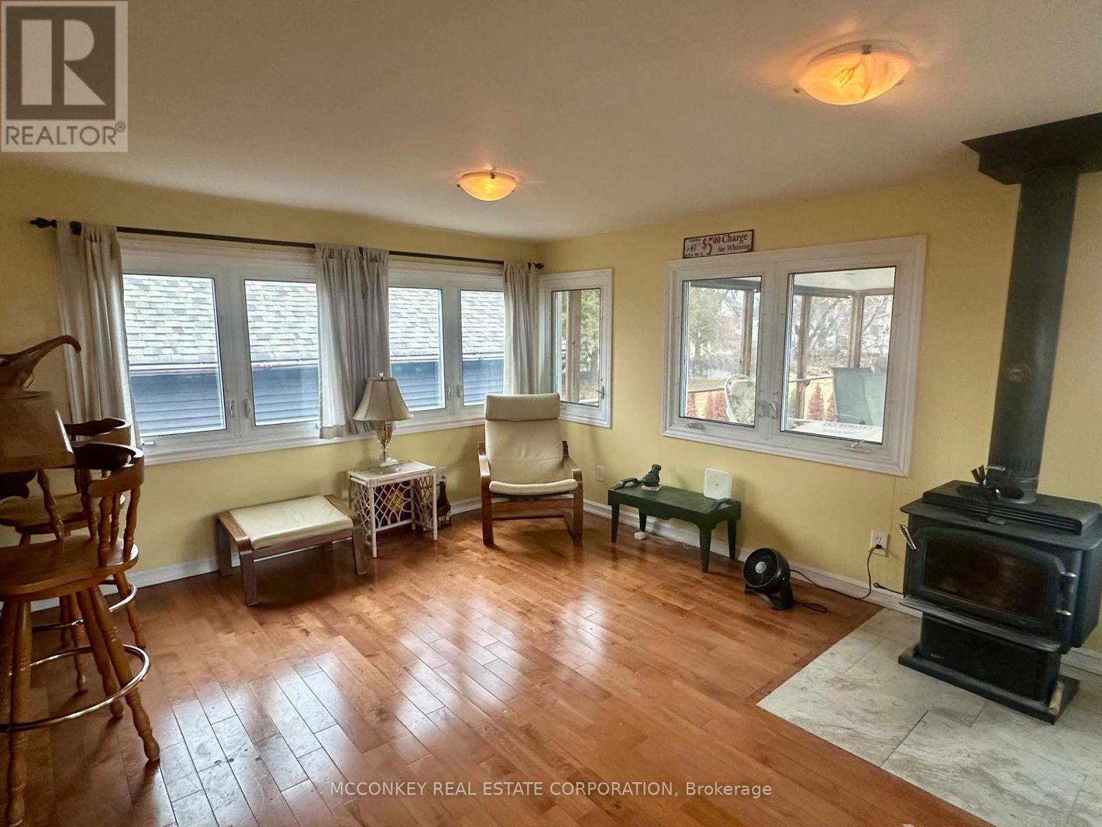 320 Mckellar Street, Peterborough (Otonabee Ward 1), Ontario  K9J 1P7 - Photo 3 - X12950992