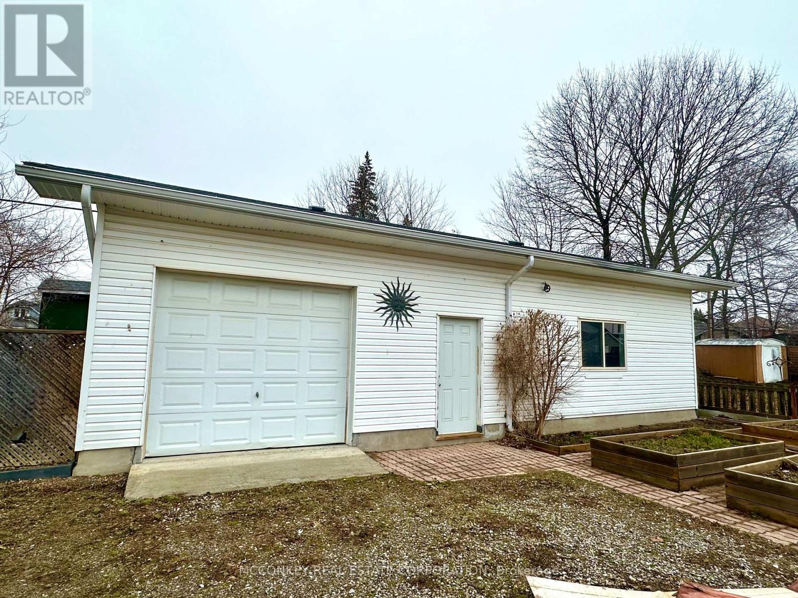 320 Mckellar Street, Peterborough (Otonabee Ward 1), Ontario  K9J 1P7 - Photo 33 - X12950992