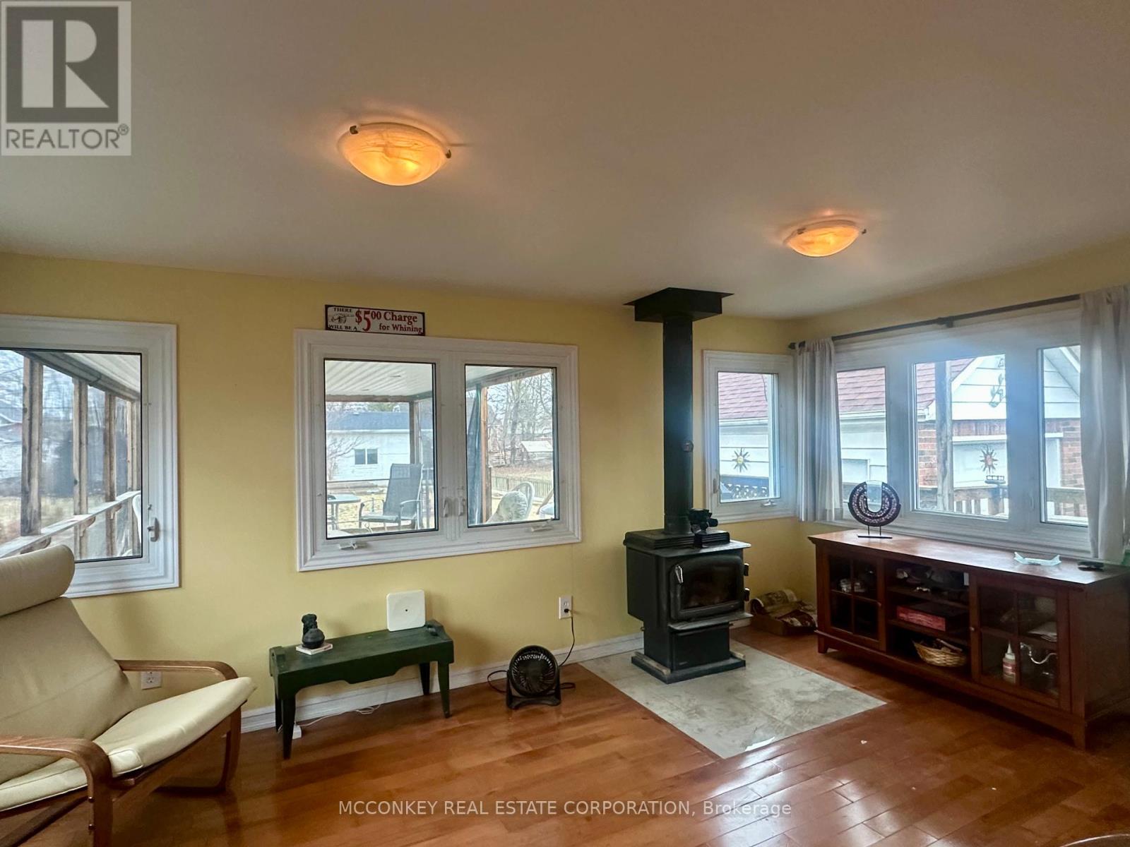 320 Mckellar Street, Peterborough (Otonabee Ward 1), Ontario  K9J 1P7 - Photo 4 - X12950992