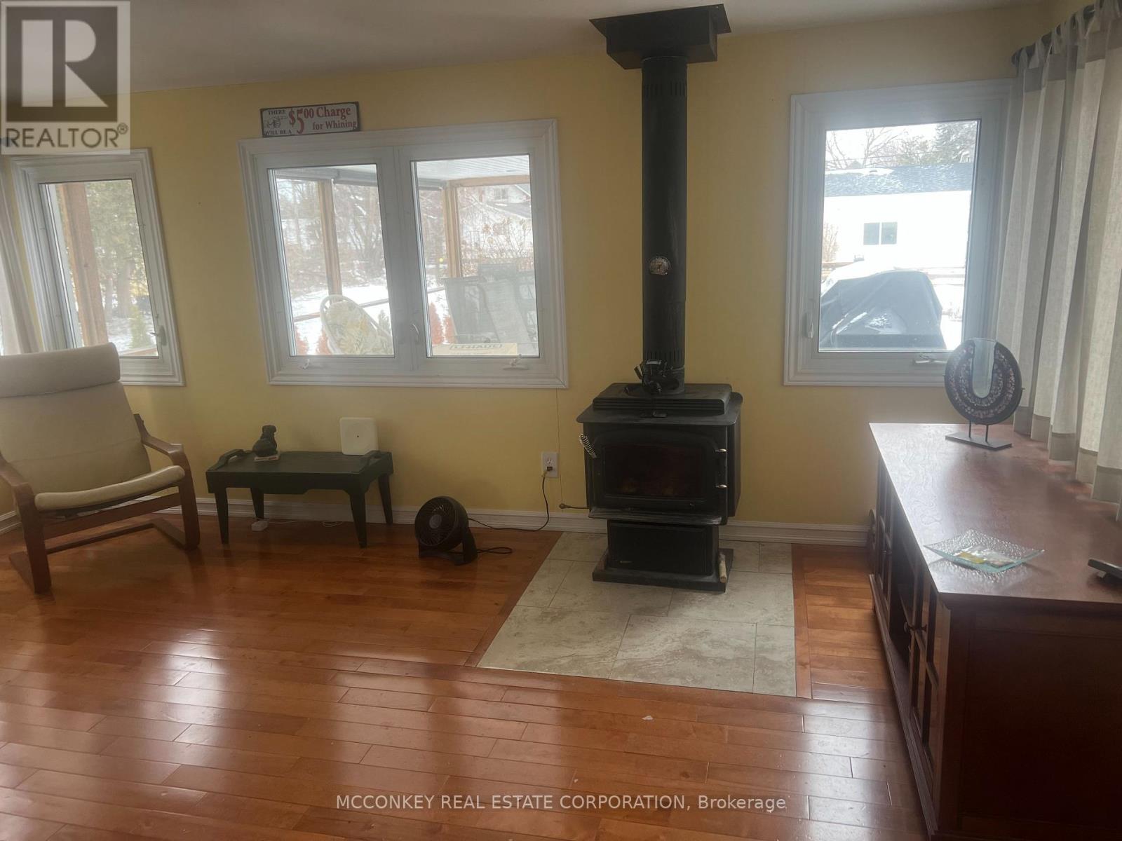 320 Mckellar Street, Peterborough (Otonabee Ward 1), Ontario  K9J 1P7 - Photo 5 - X12950992