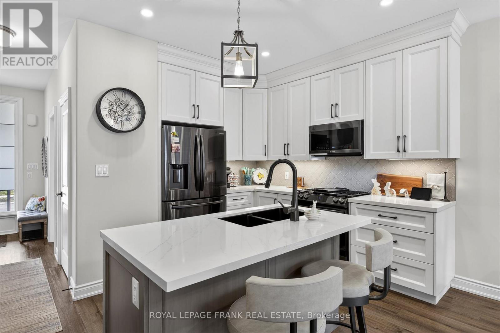 527 Macintosh Grove, Peterborough (Northcrest Ward 5), Ontario  K9H 0K1 - Photo 6 - X12951266