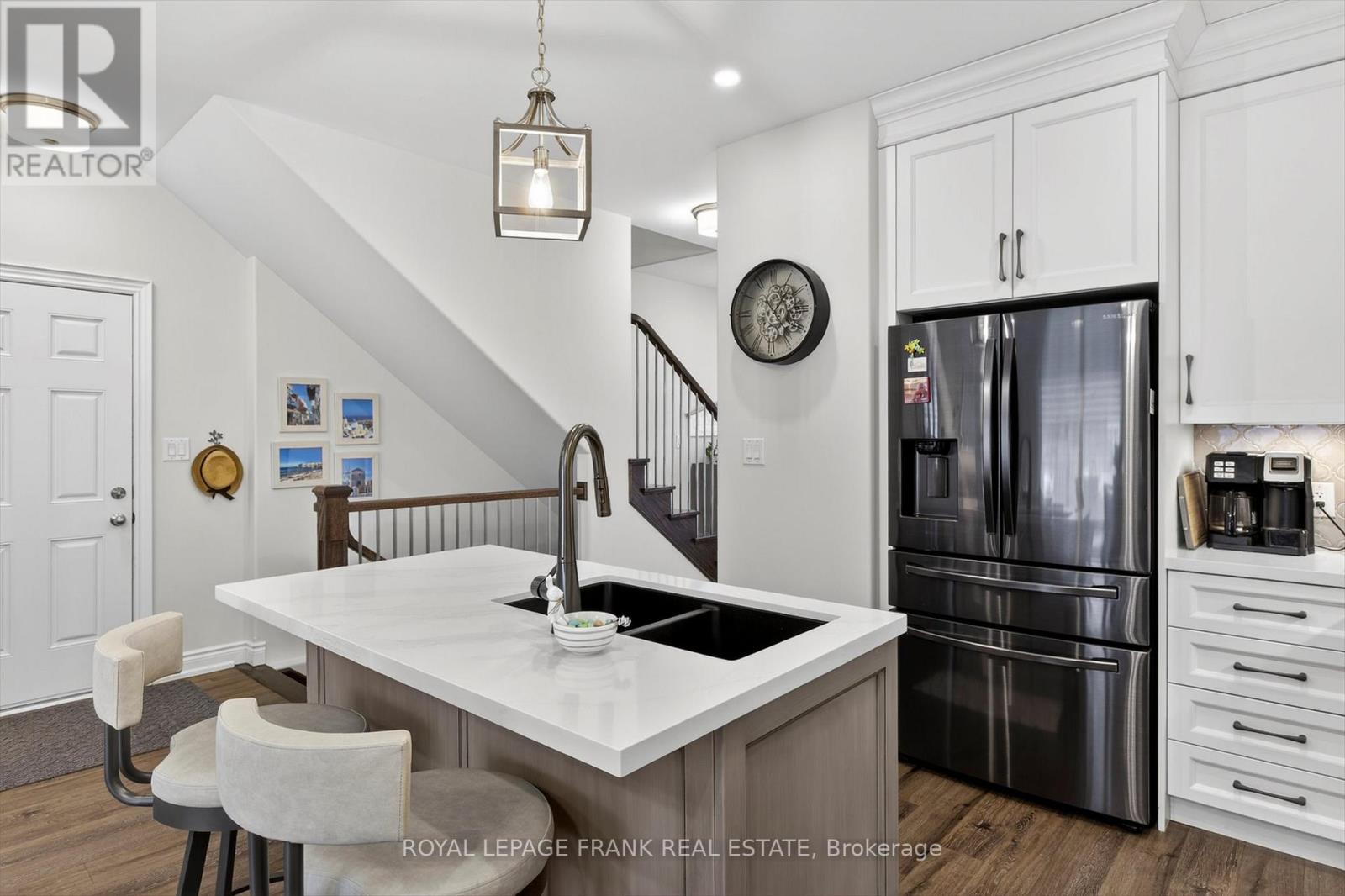 527 Macintosh Grove, Peterborough (Northcrest Ward 5), Ontario  K9H 0K1 - Photo 7 - X12951266