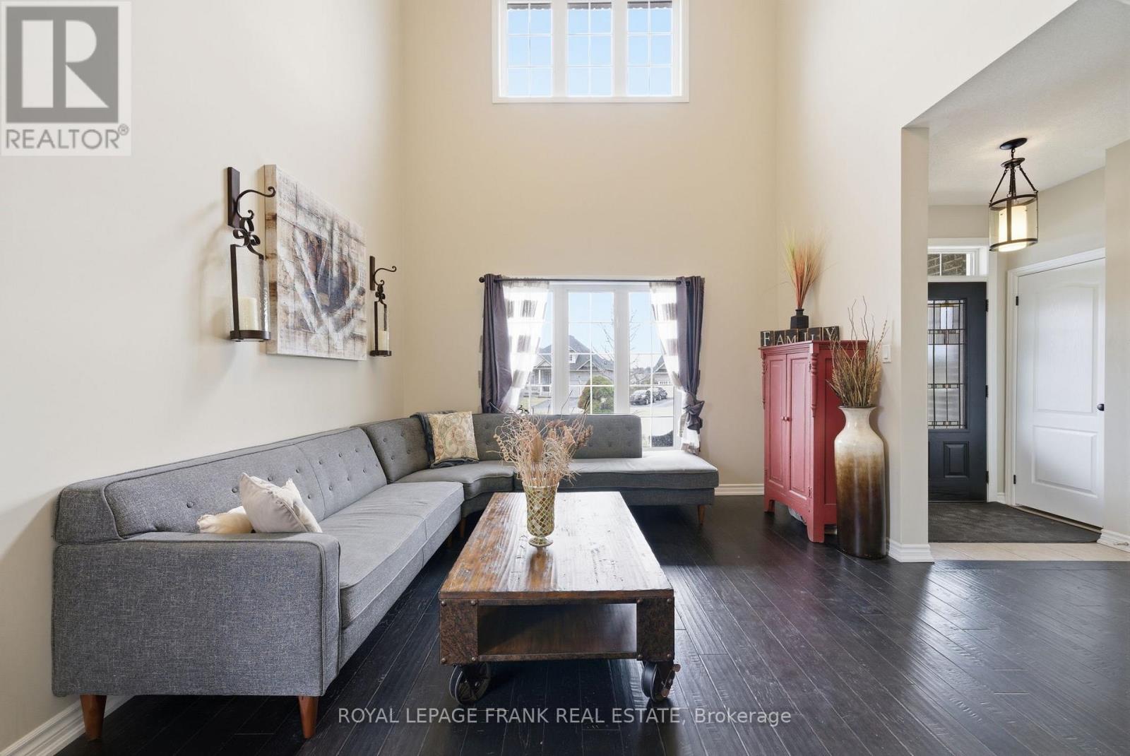 8 Kyle Court, Kawartha Lakes (Lindsay), Ontario  K9V 0E2 - Photo 10 - X12951300