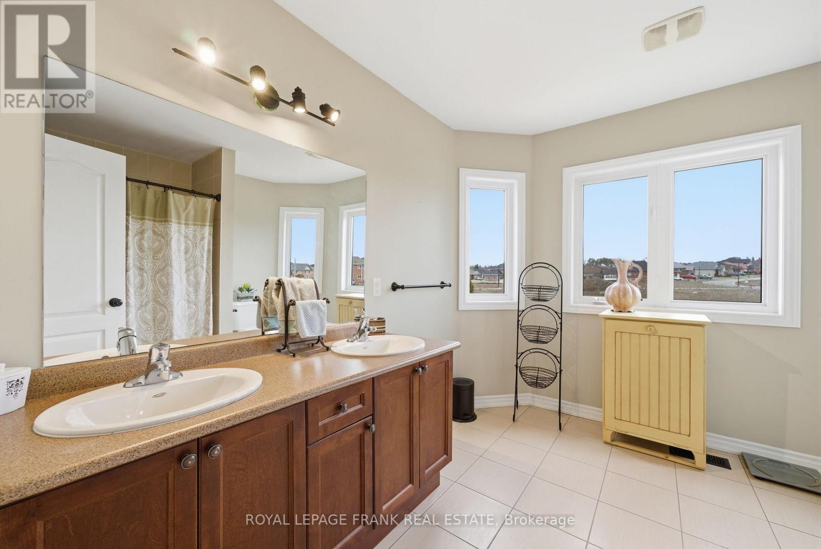 8 Kyle Court, Kawartha Lakes (Lindsay), Ontario  K9V 0E2 - Photo 29 - X12951300