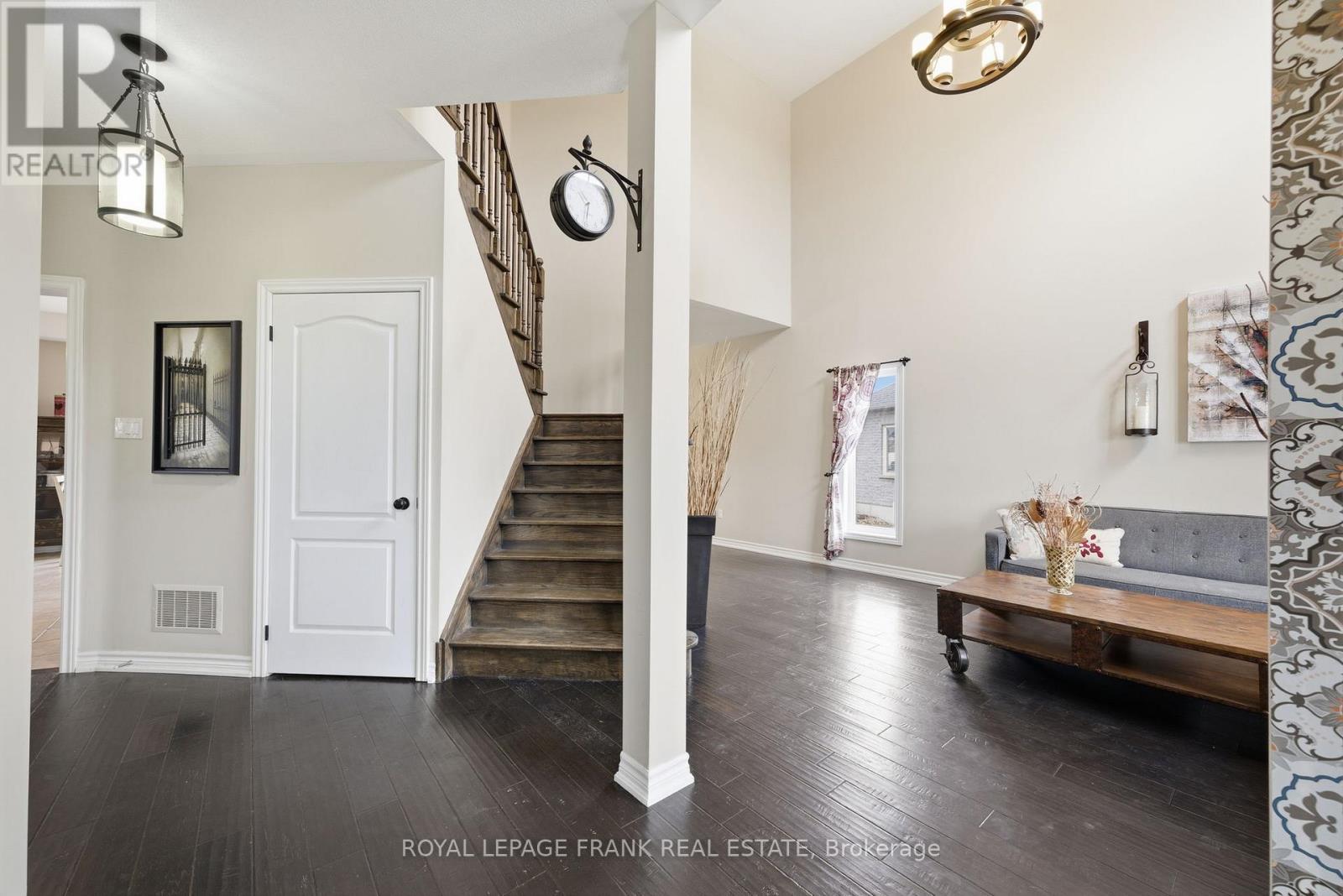 8 Kyle Court, Kawartha Lakes (Lindsay), Ontario  K9V 0E2 - Photo 9 - X12951300