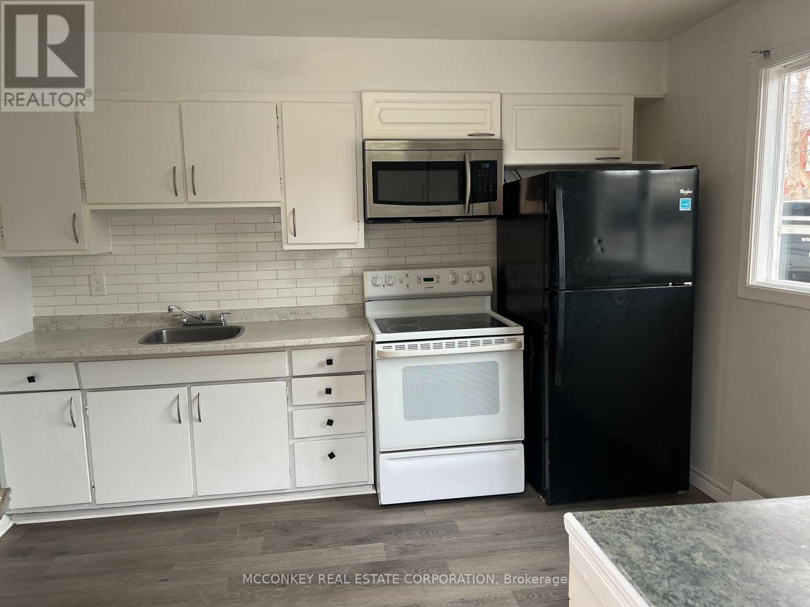 33-43 Jackson Avenue, Peterborough (Town Ward 3), Ontario  K9J 5B8 - Photo 6 - X12951378